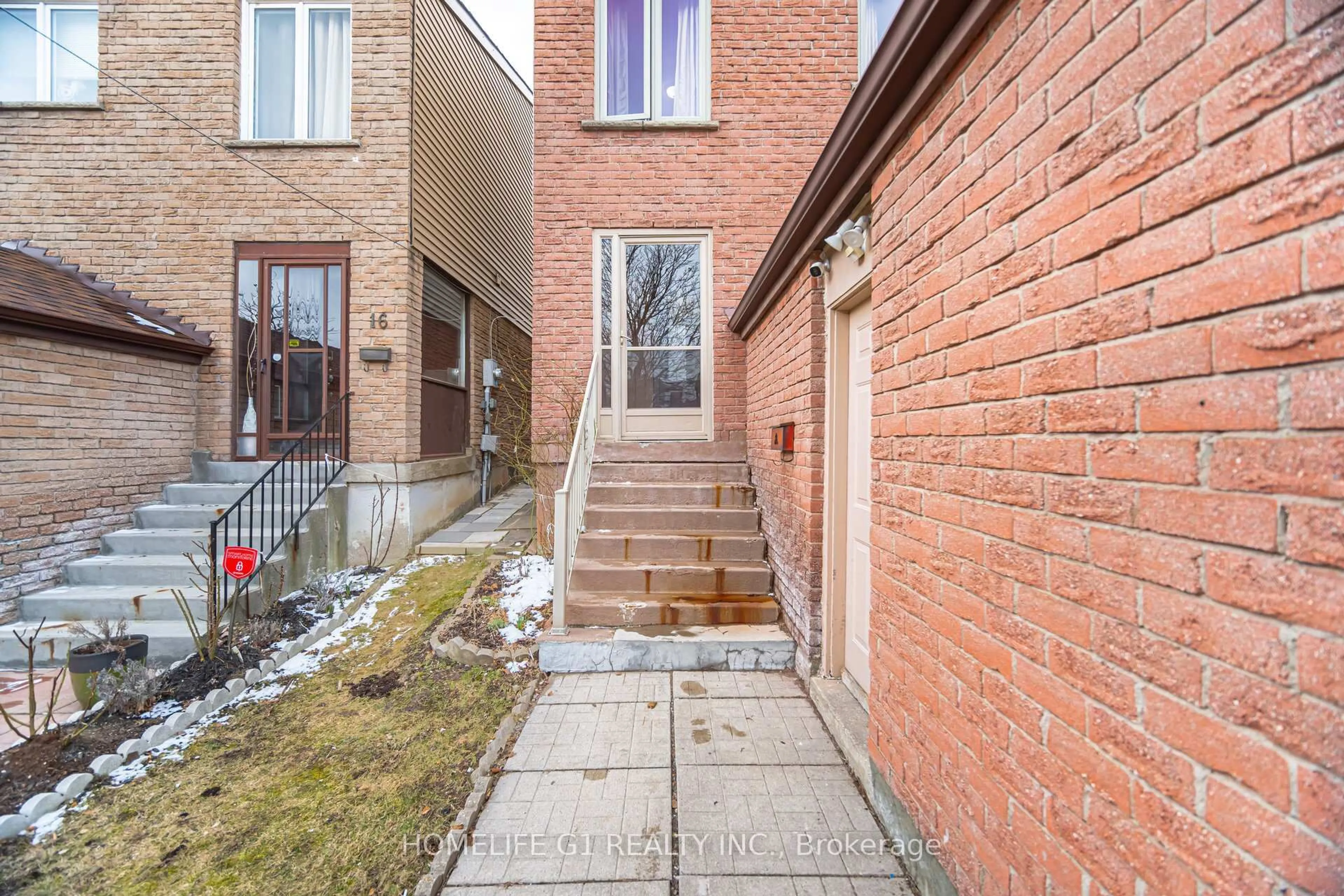 Home with brick exterior material, street for 18 Laurel Valley Crt, Vaughan Ontario L4K 2B3