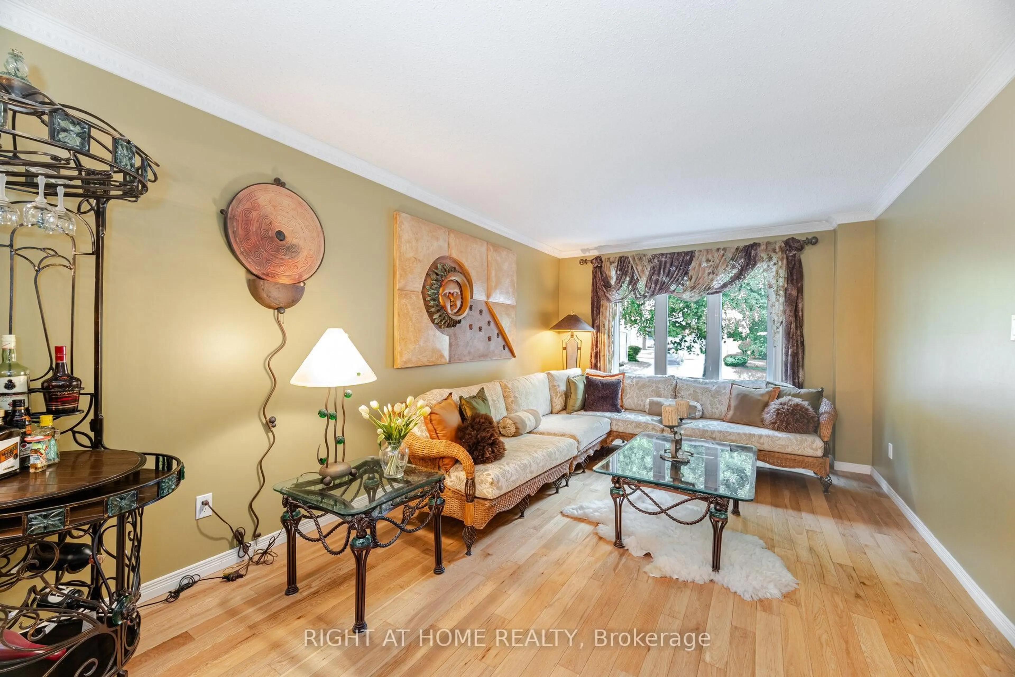 Living room with furniture, unknown for 25 Feltham Rd, Markham Ontario L3P 6T3