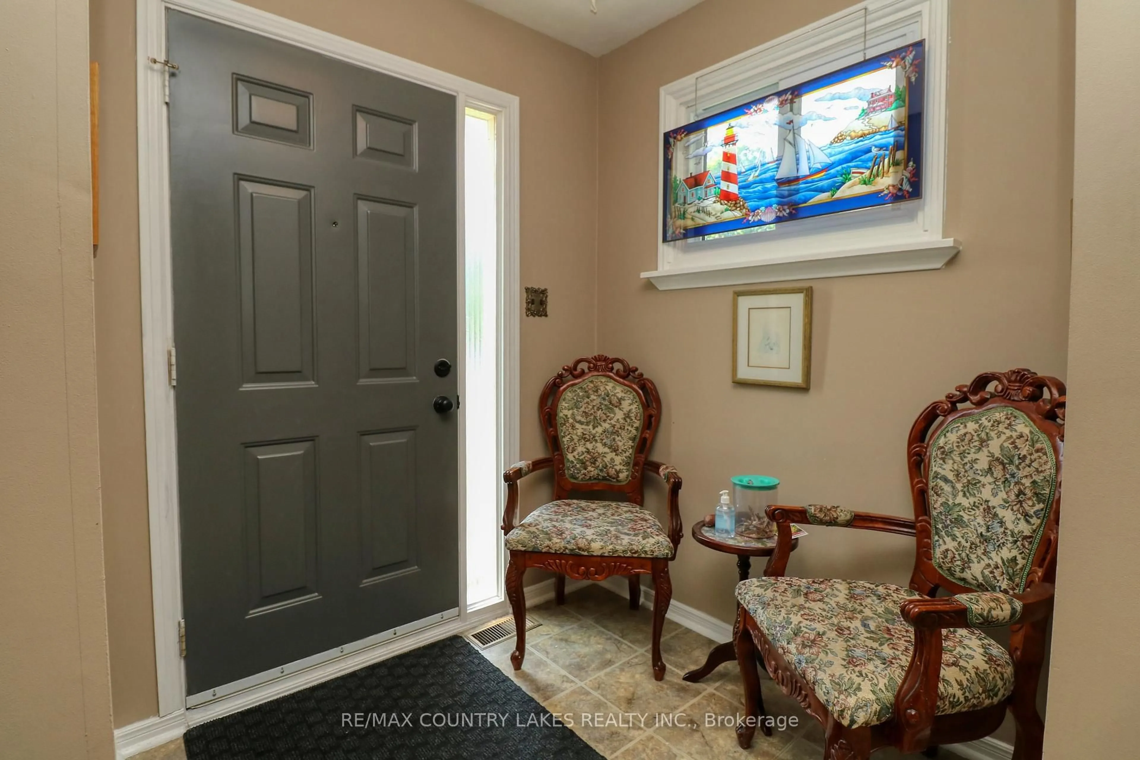 Indoor entryway for 116 Seventh St, Brock Ontario L0K 1A0