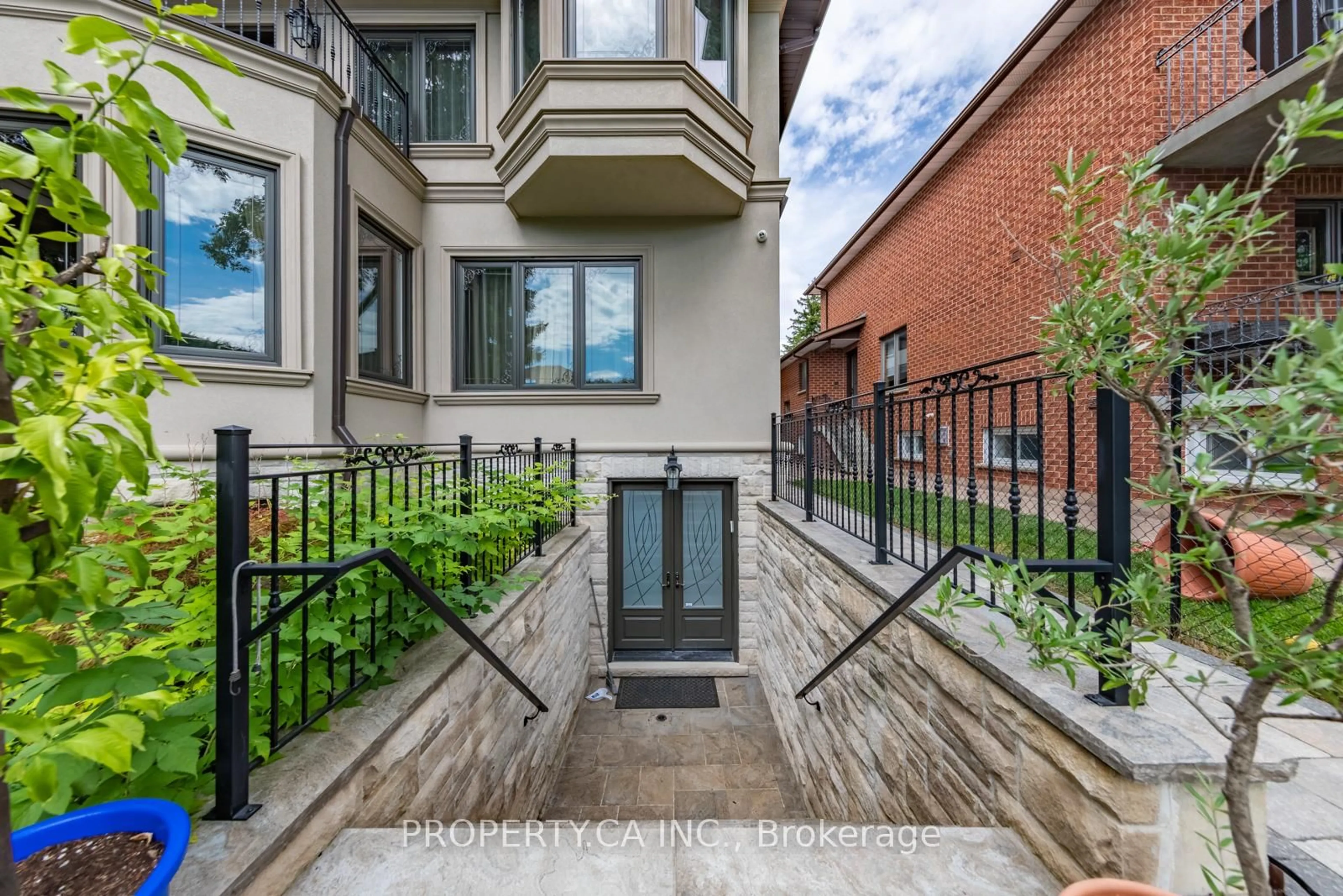 Unknown for 109 Oxford St, Richmond Hill Ontario L4C 4L6