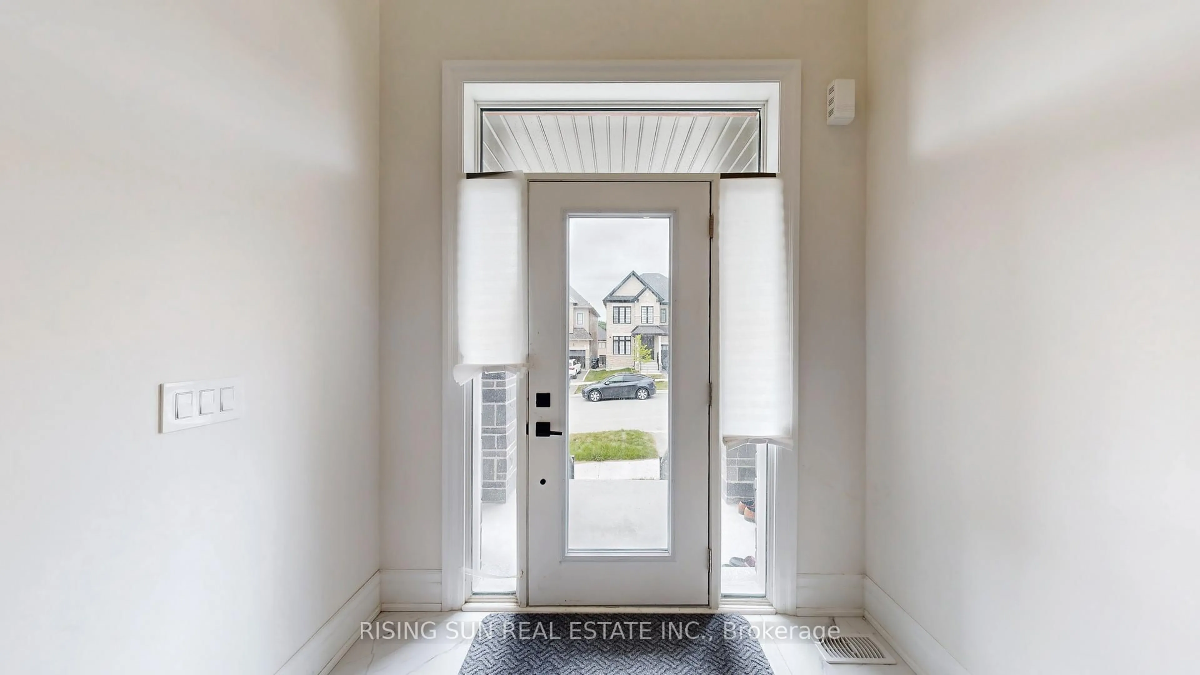 Indoor entryway for 169 Rowe St, Bradford West Gwillimbury Ontario L3Z 4N2