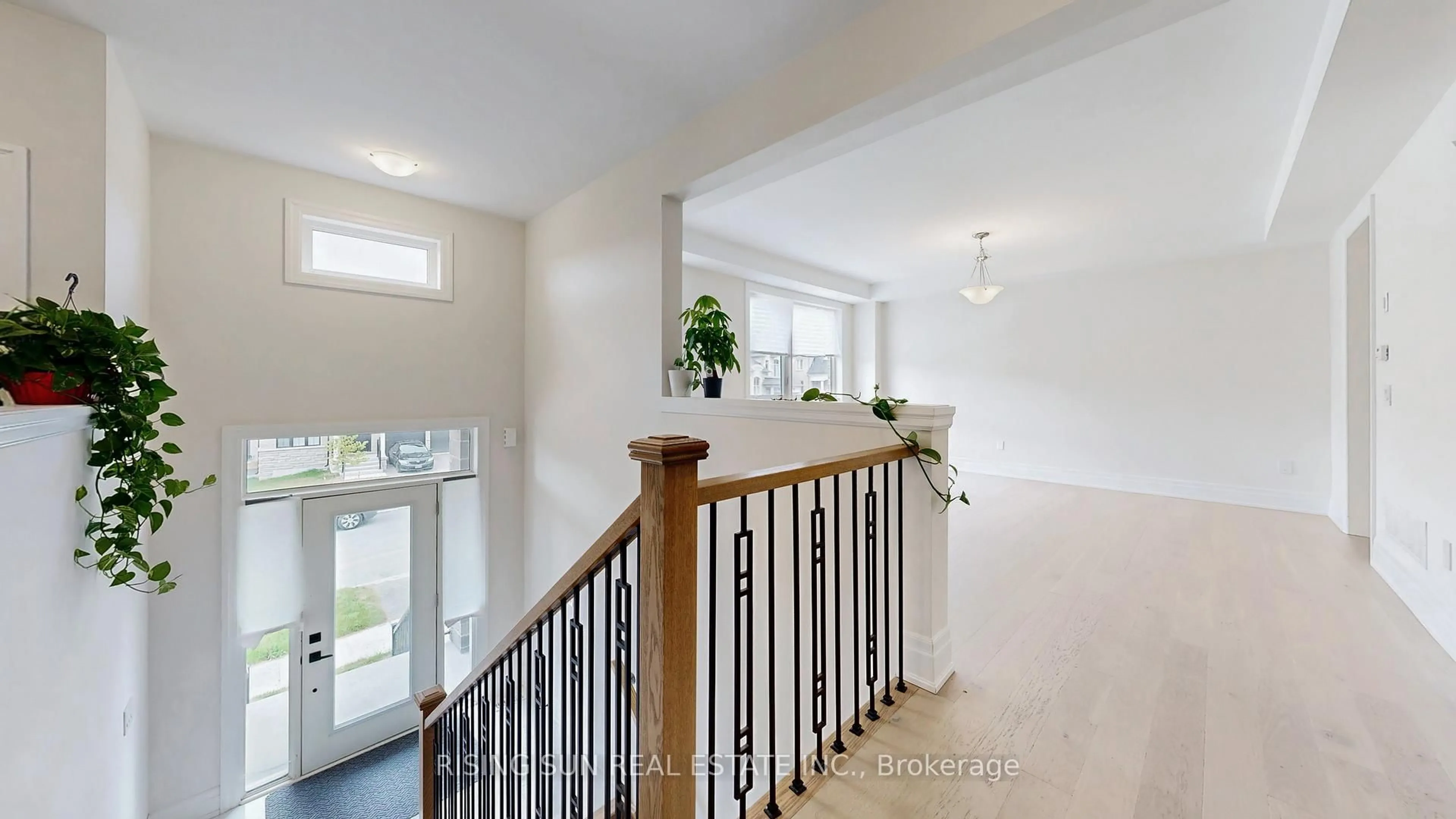 Indoor foyer for 169 Rowe St, Bradford West Gwillimbury Ontario L3Z 4N2