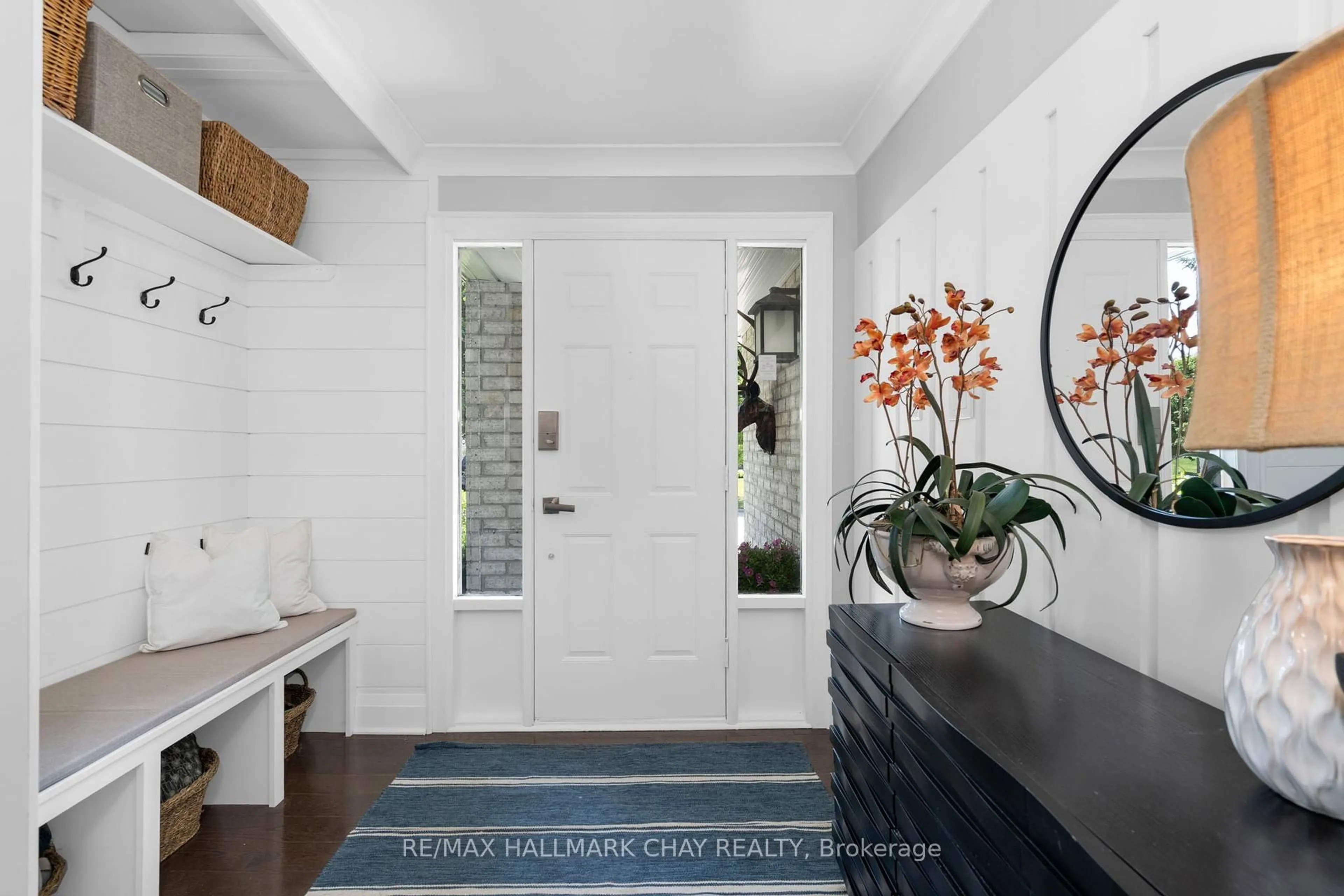 Indoor entryway for 2 Willis Dr, New Tecumseth Ontario L9R 1M4