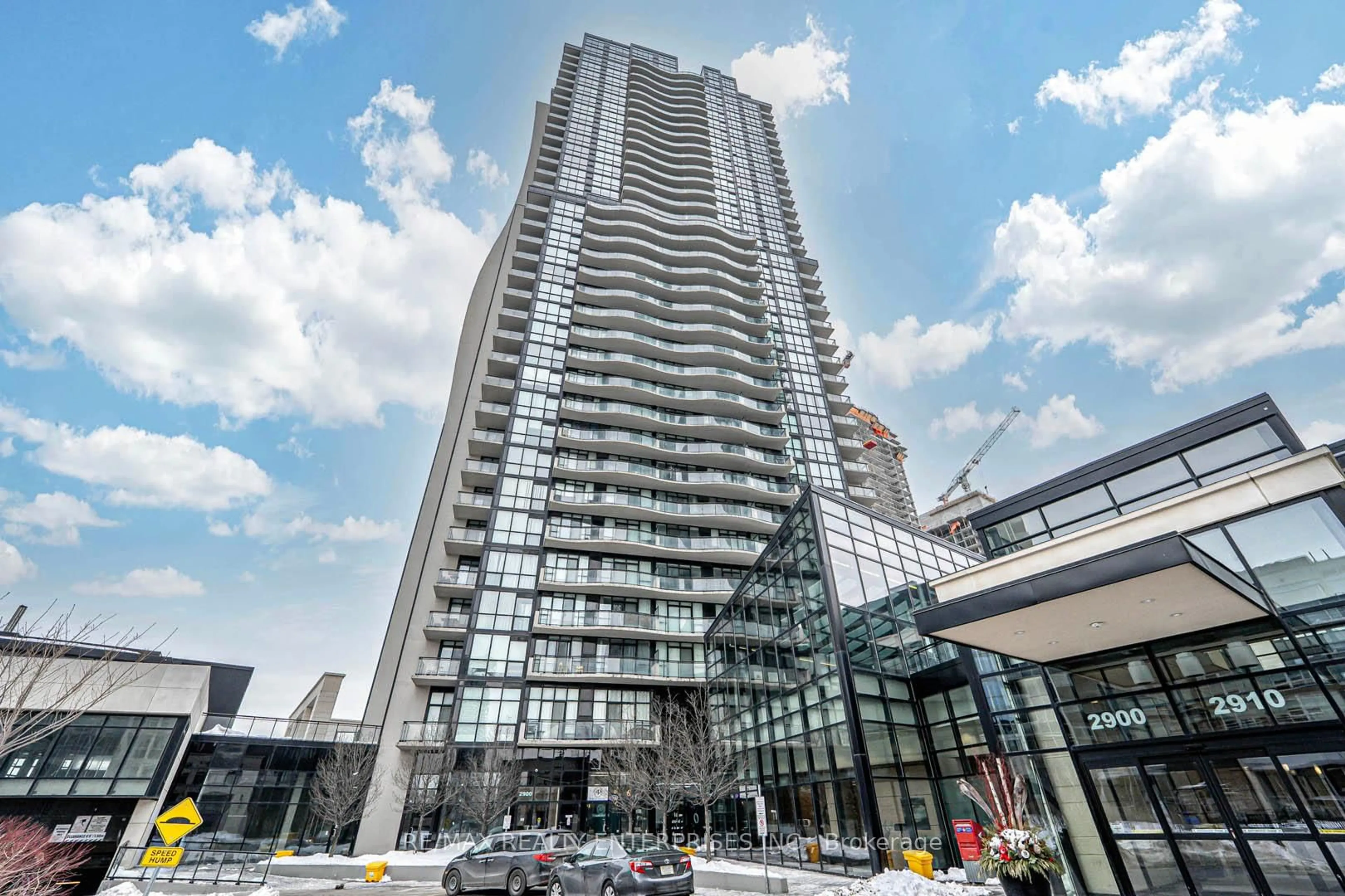 Indoor foyer for 2900 Highway 7 Rd #206, Vaughan Ontario L4K 0G3