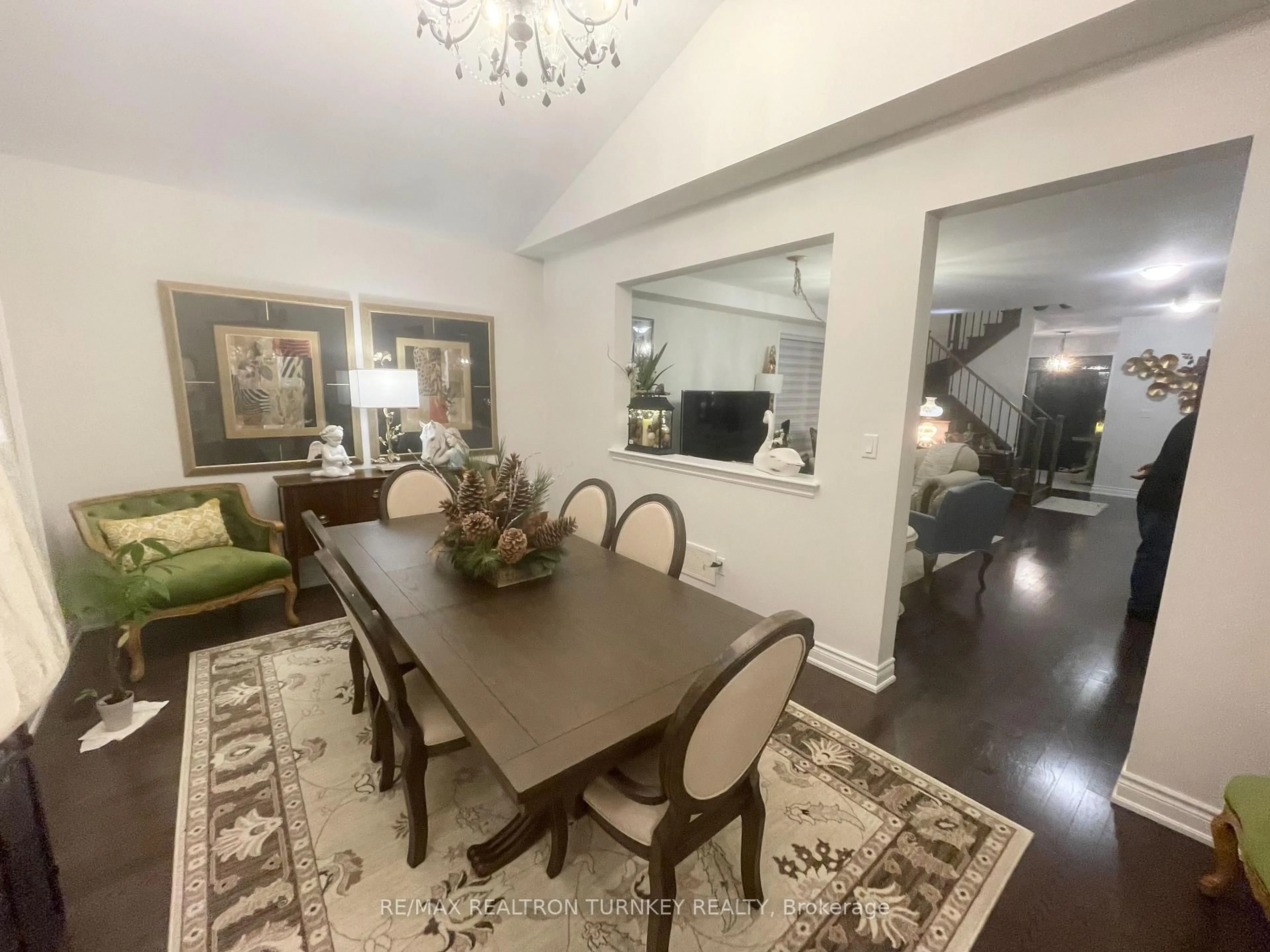 Dining room, unknown for 32 Deer Pass Rd, East Gwillimbury Ontario L9N 0S5