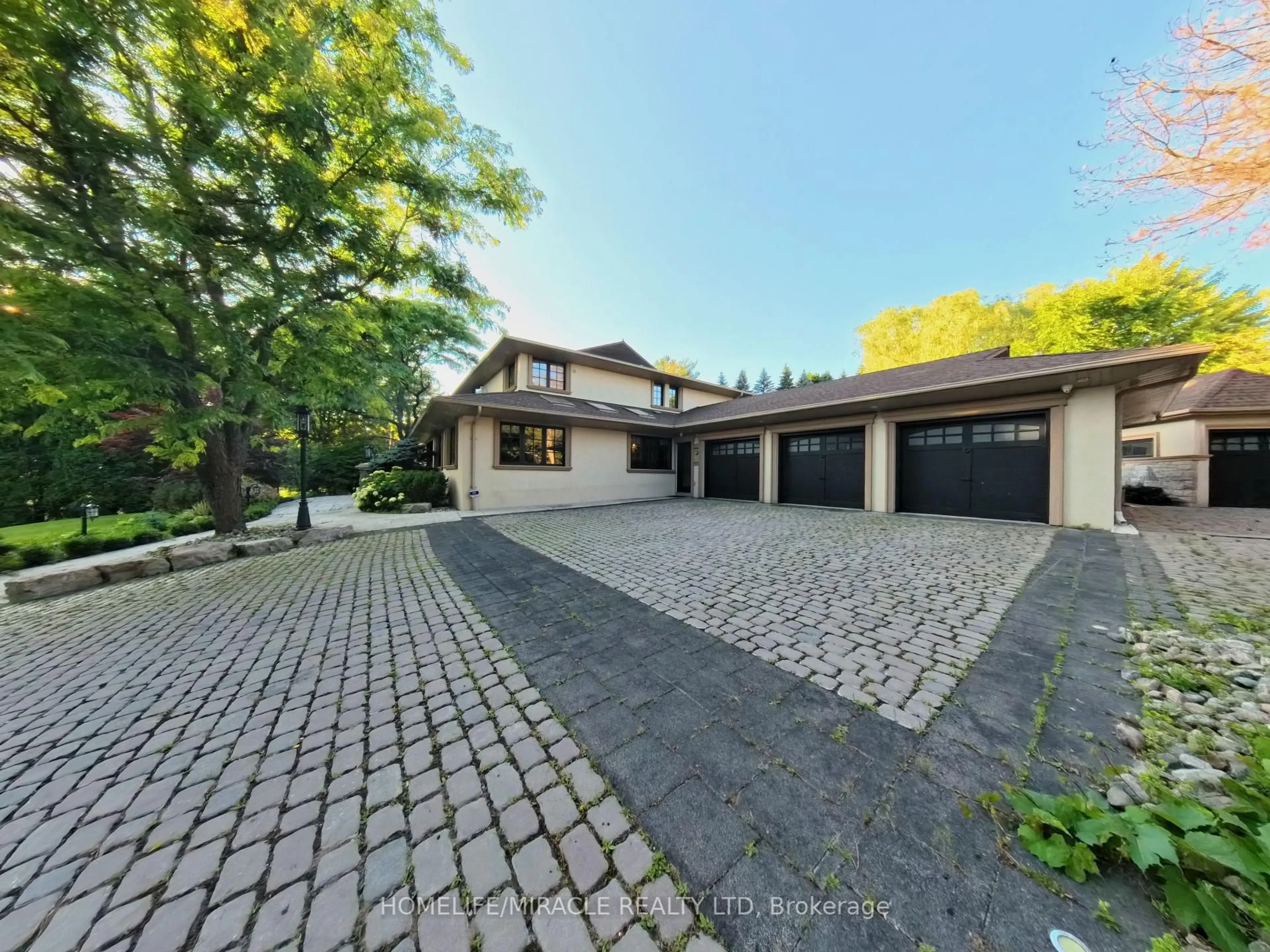 Unknown for 211 Woodland Acres Cres, Vaughan Ontario L6A 1G1
