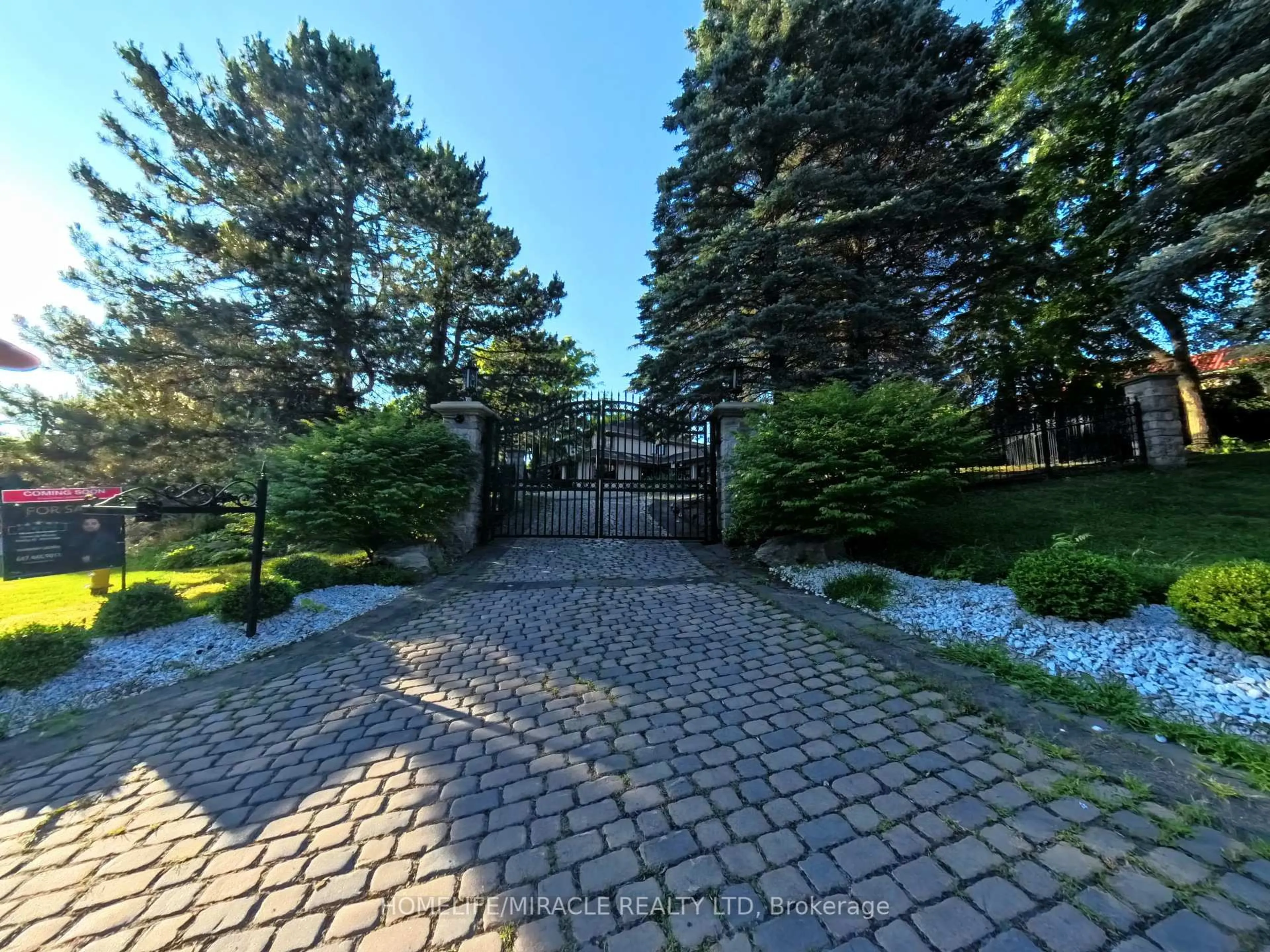 Unknown for 211 Woodland Acres Cres, Vaughan Ontario L6A 1G1