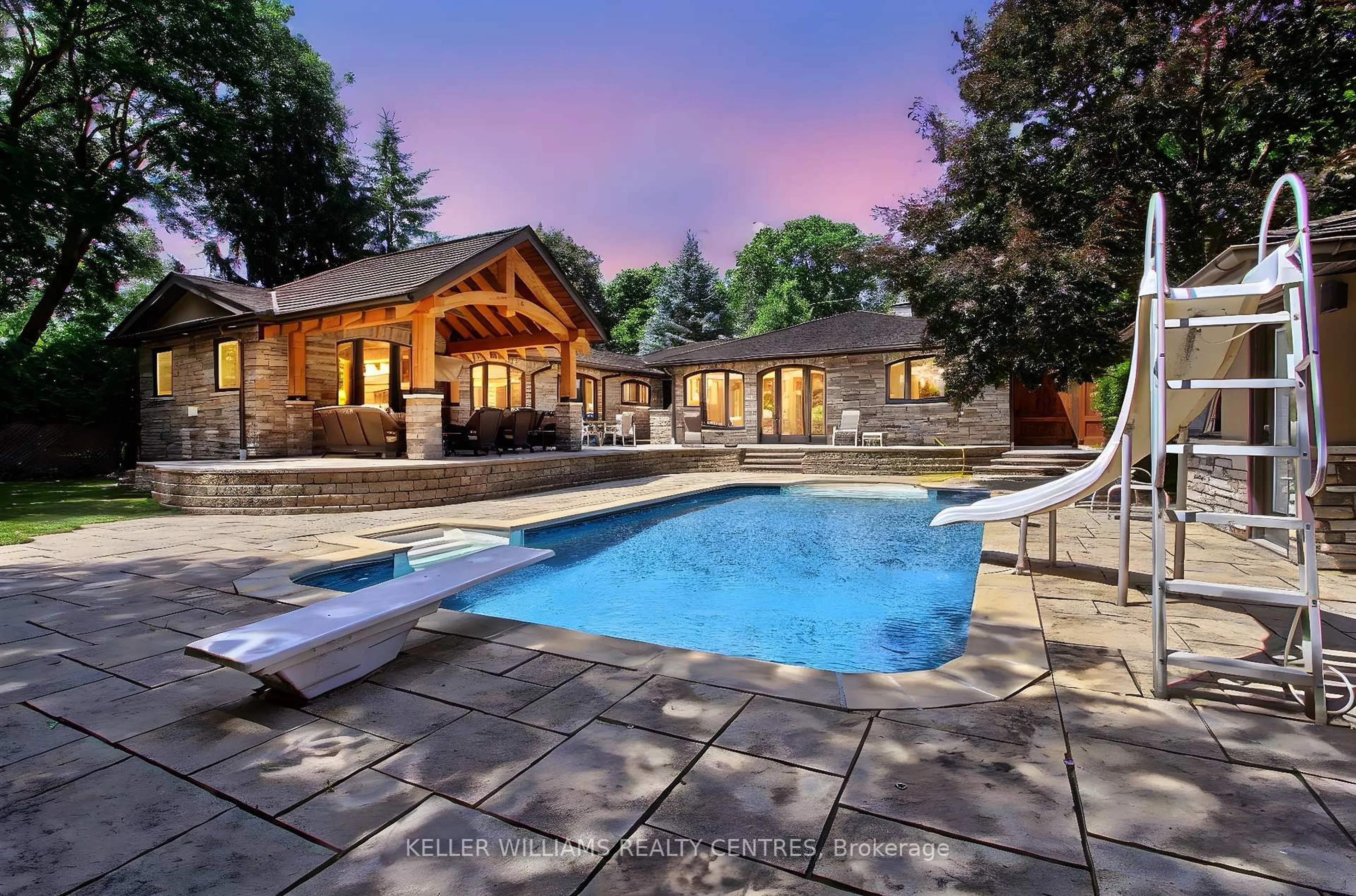 Pool for 176 Park Ave, Newmarket Ontario L3Y 1V1