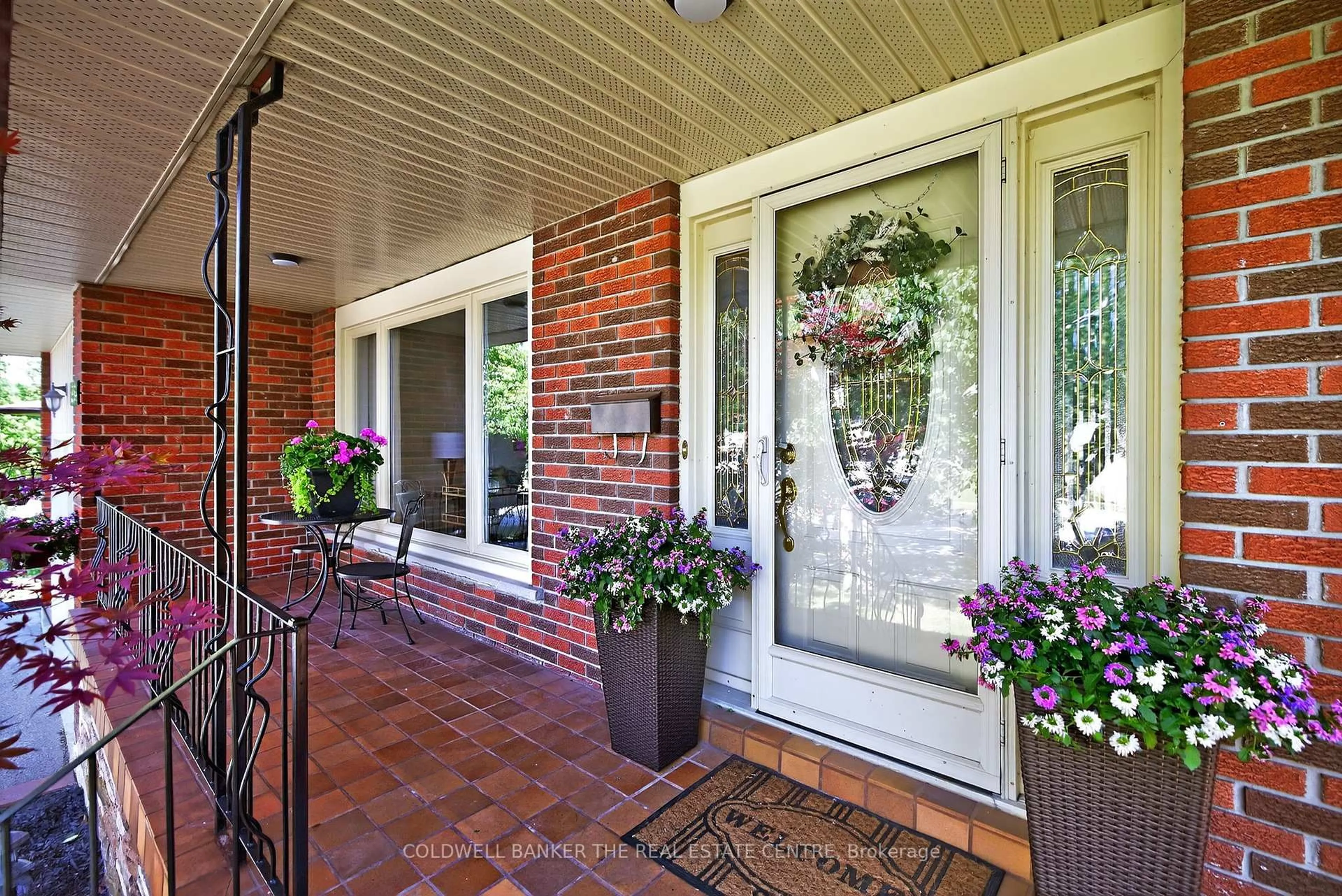 Indoor entryway for 204 Alexander Rd, Newmarket Ontario L3Y 5P1