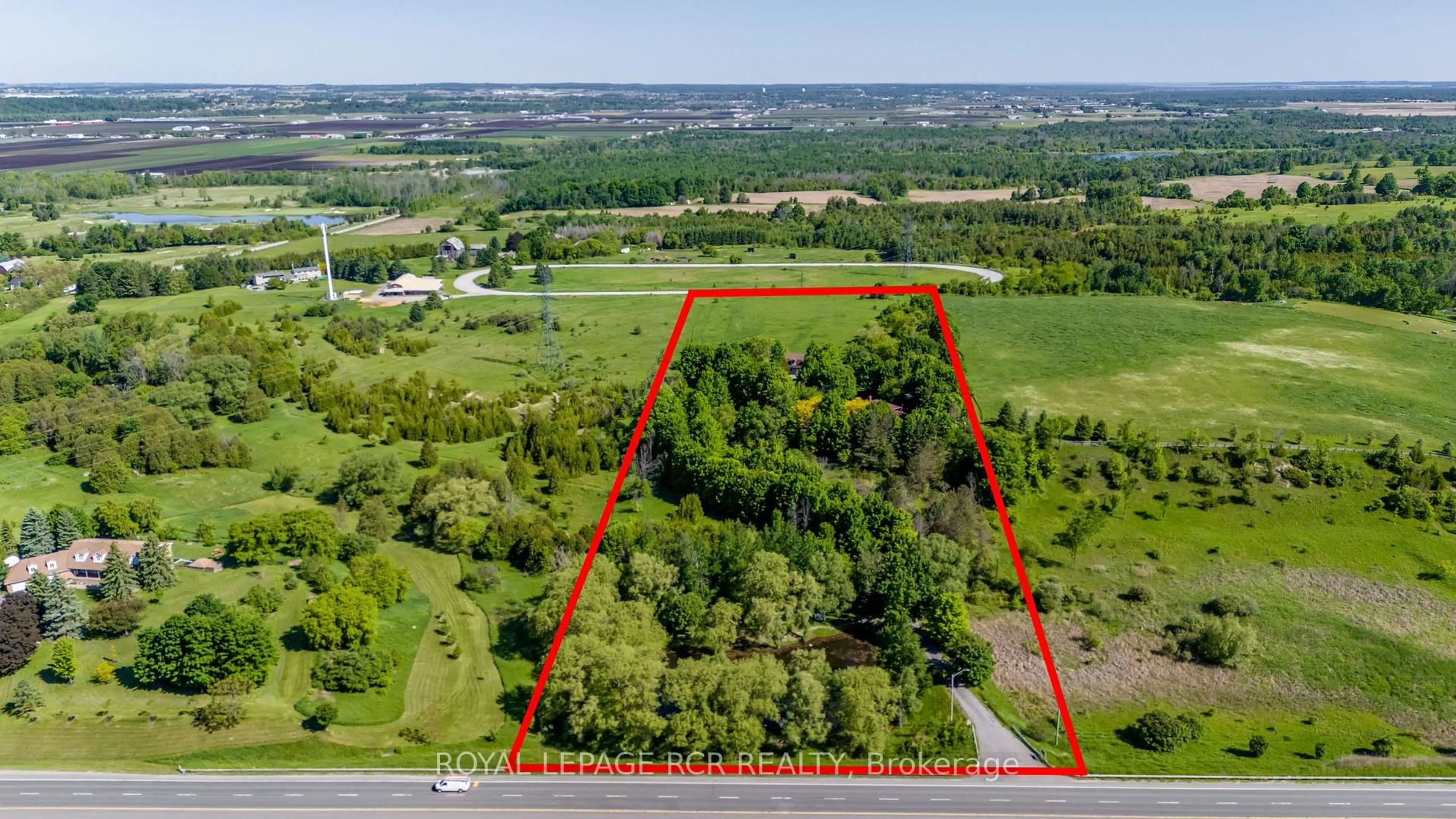 A pic from outside/outdoor area/front of a property/back of a property/a pic from drone, unknown for 2100 Davis Dr, King Ontario L3Y 4V9