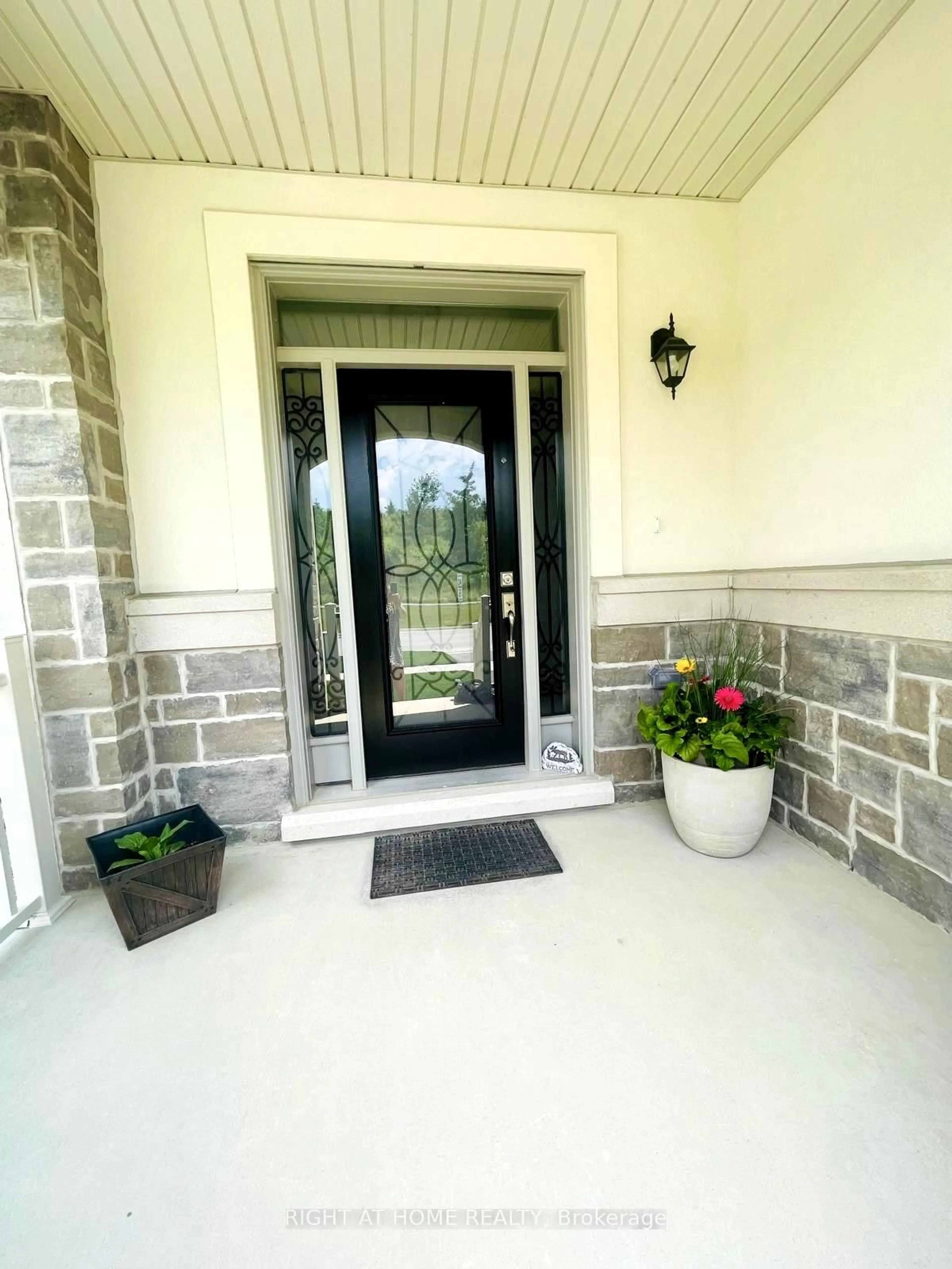 Indoor entryway for 671 Langford Blvd, Bradford West Gwillimbury Ontario L3Z 4P4