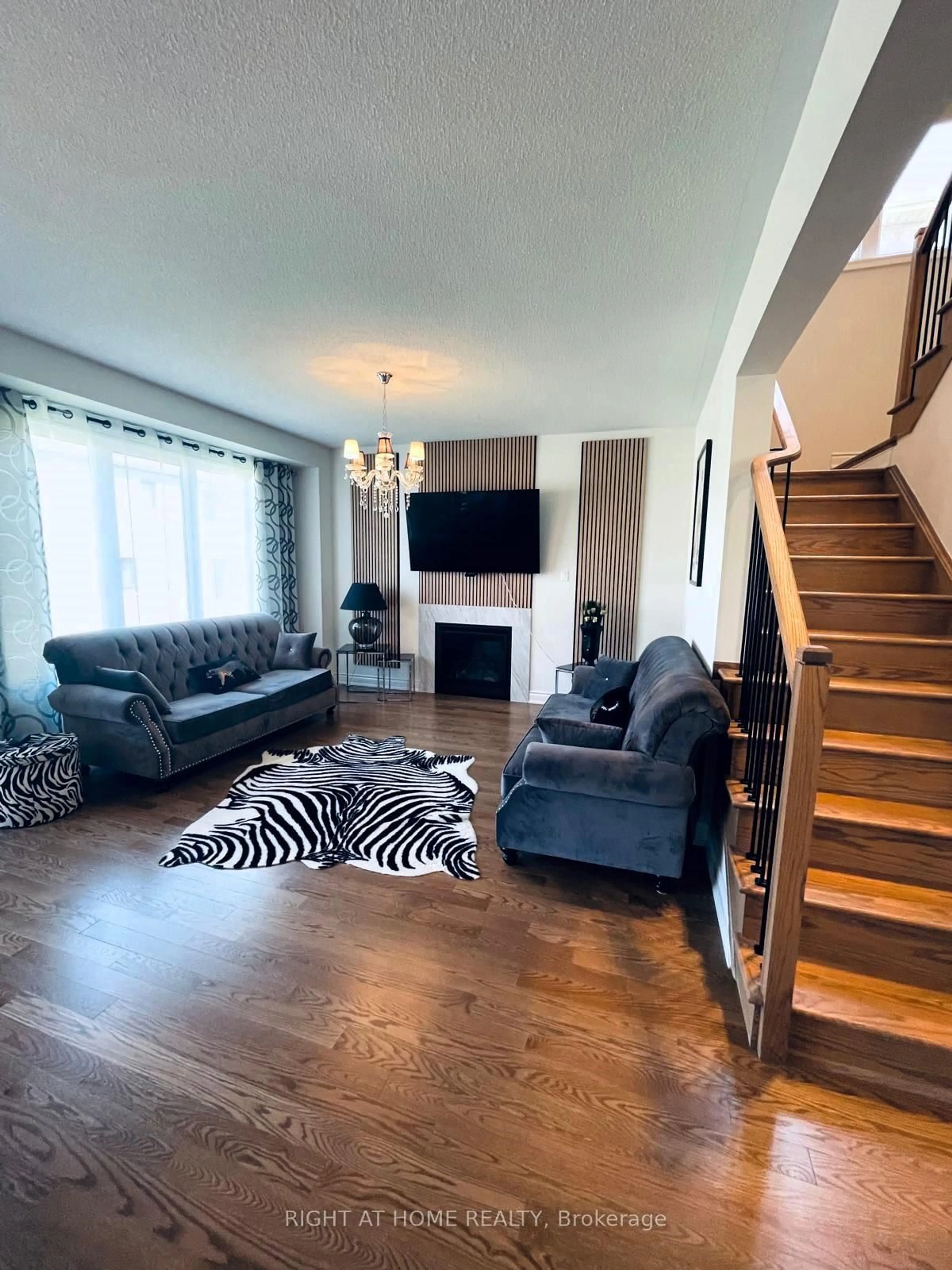 Living room with furniture, wood/laminate floor for 671 Langford Blvd, Bradford West Gwillimbury Ontario L3Z 4P4