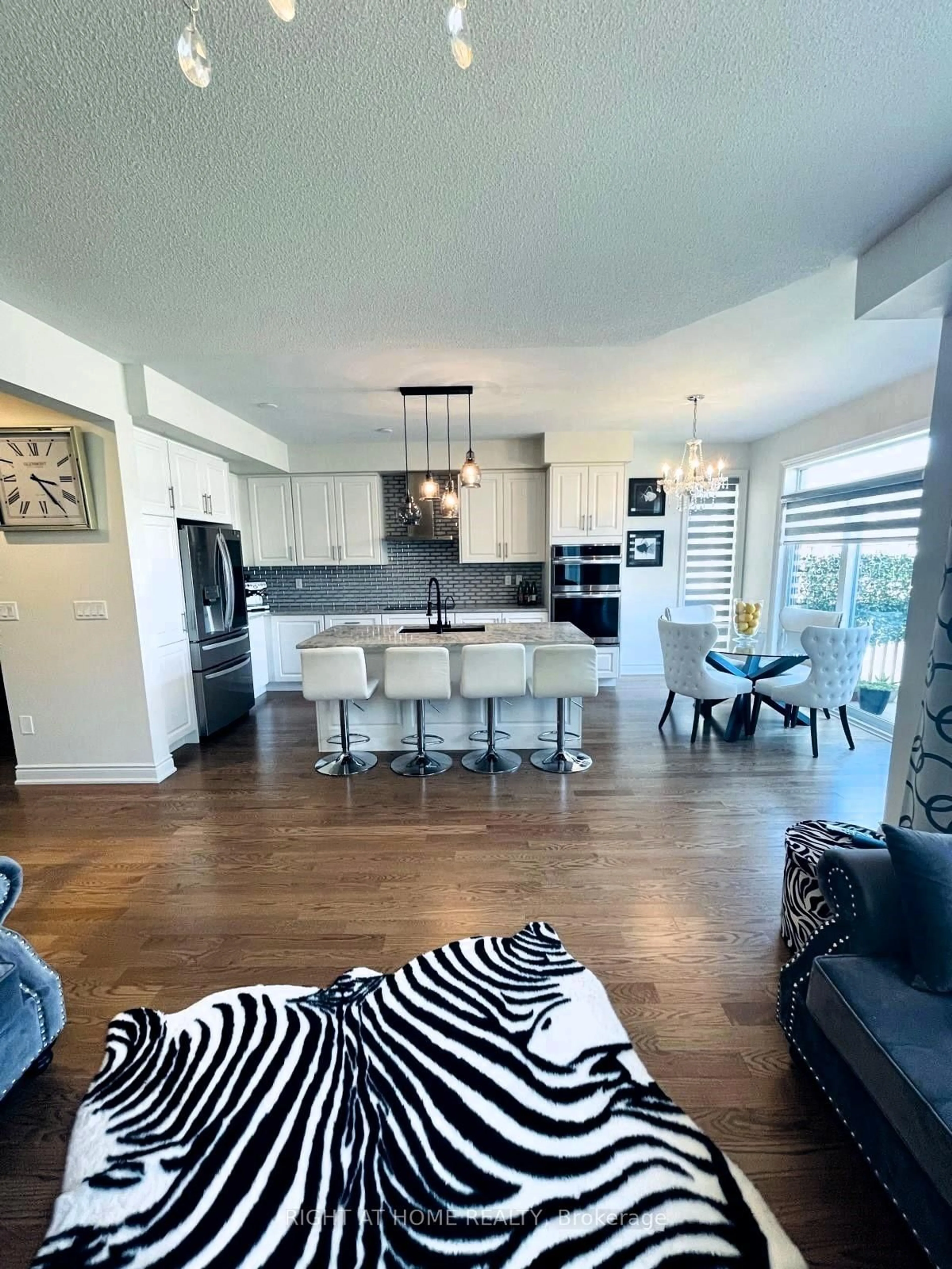 Open concept kitchen, unknown for 671 Langford Blvd, Bradford West Gwillimbury Ontario L3Z 4P4