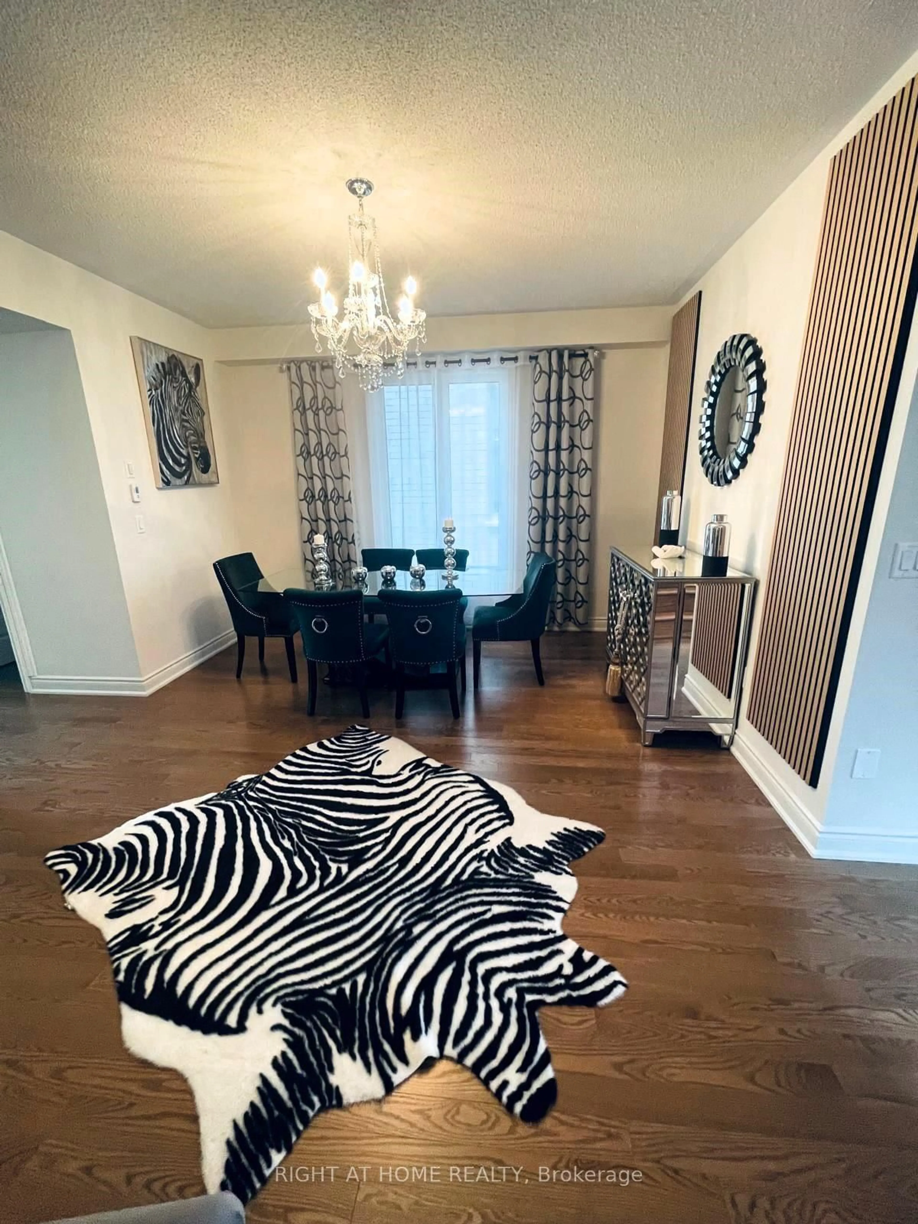 Dining room, wood/laminate floor for 671 Langford Blvd, Bradford West Gwillimbury Ontario L3Z 4P4