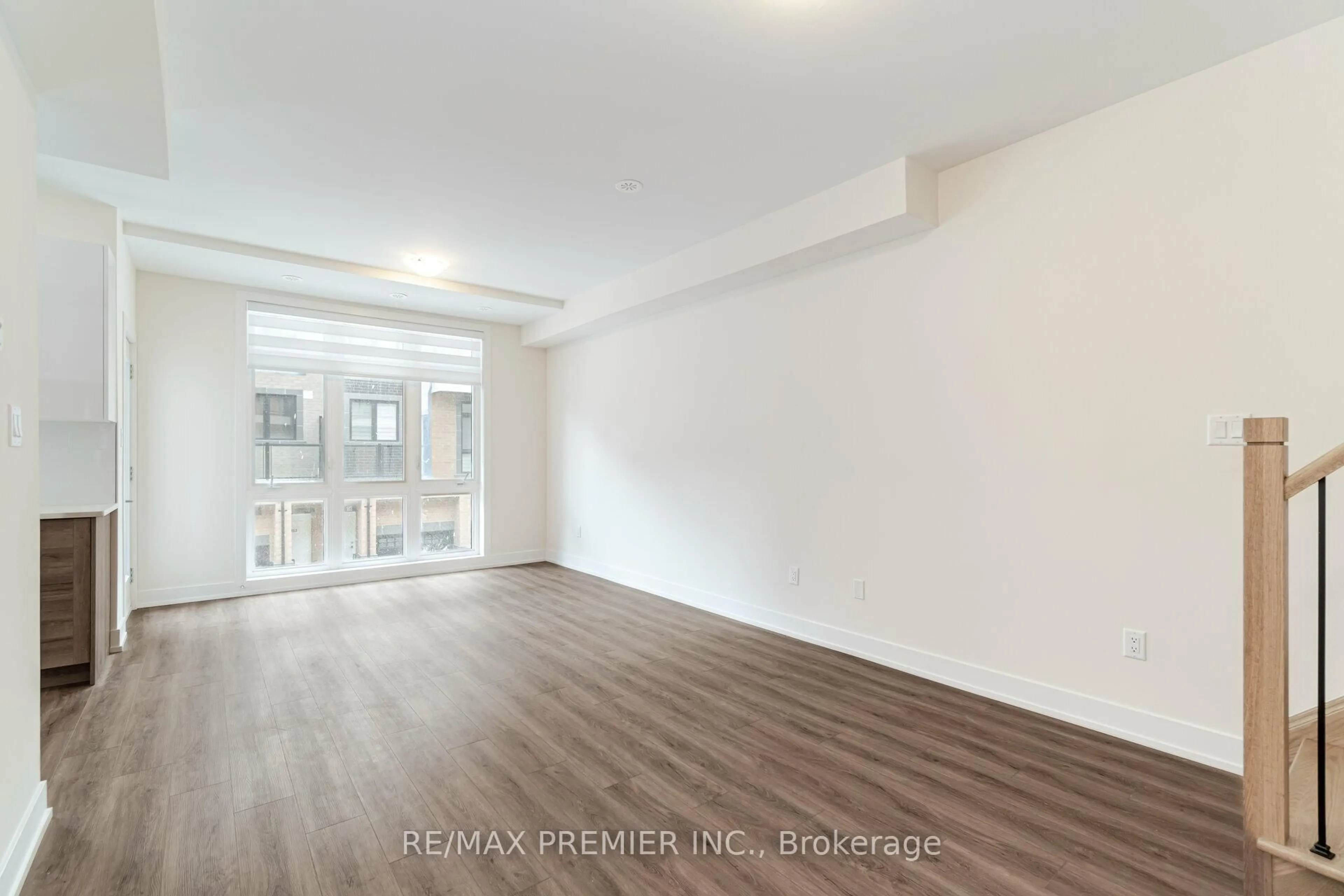 A pic of a room for 12860 Yonge St #2, Richmond Hill Ontario L4E 1J4