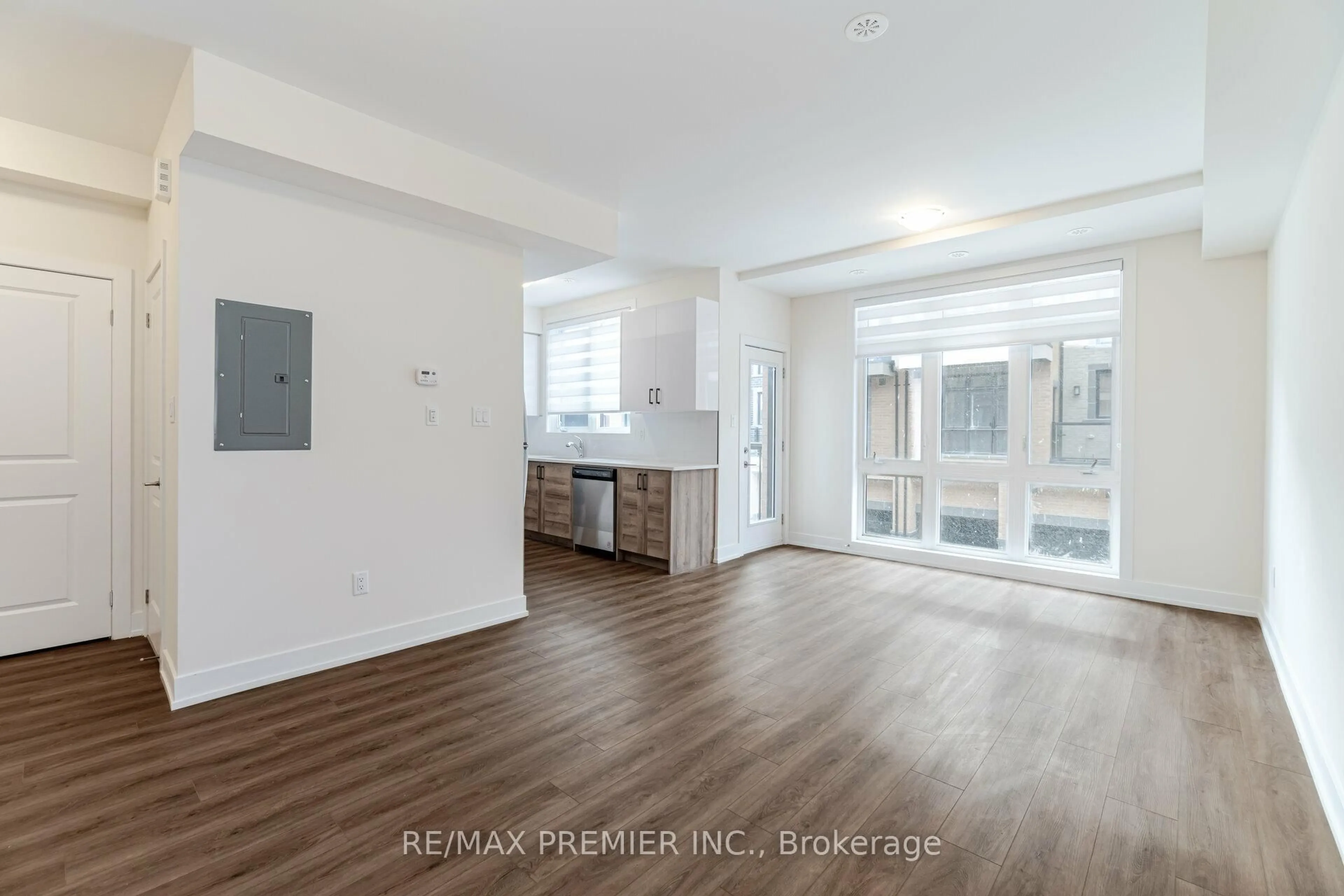 A pic of a room for 12860 Yonge St #2, Richmond Hill Ontario L4E 1J4