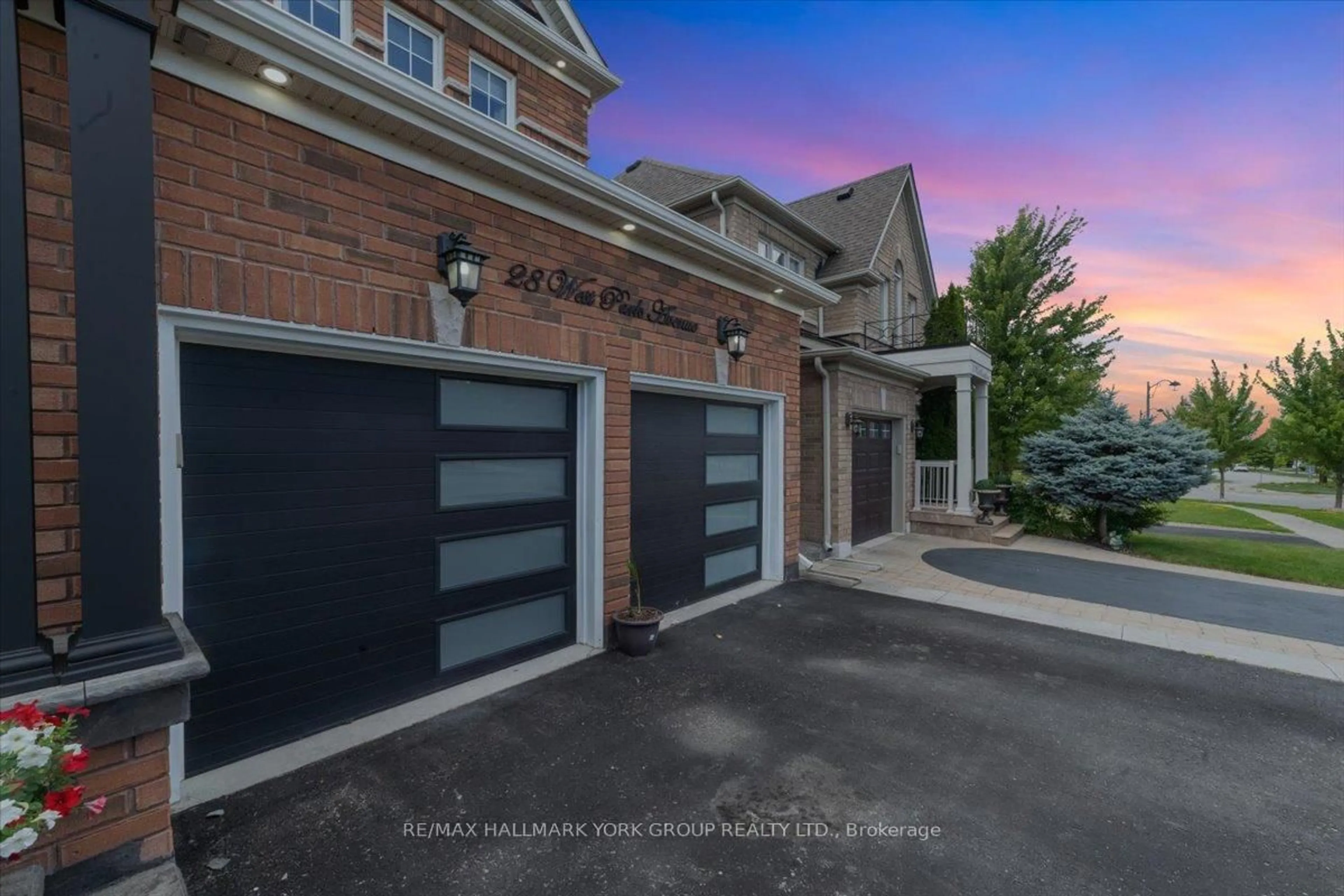 Home with brick exterior material, street for 28 West Park Ave, Bradford West Gwillimbury Ontario L3Z 0A8