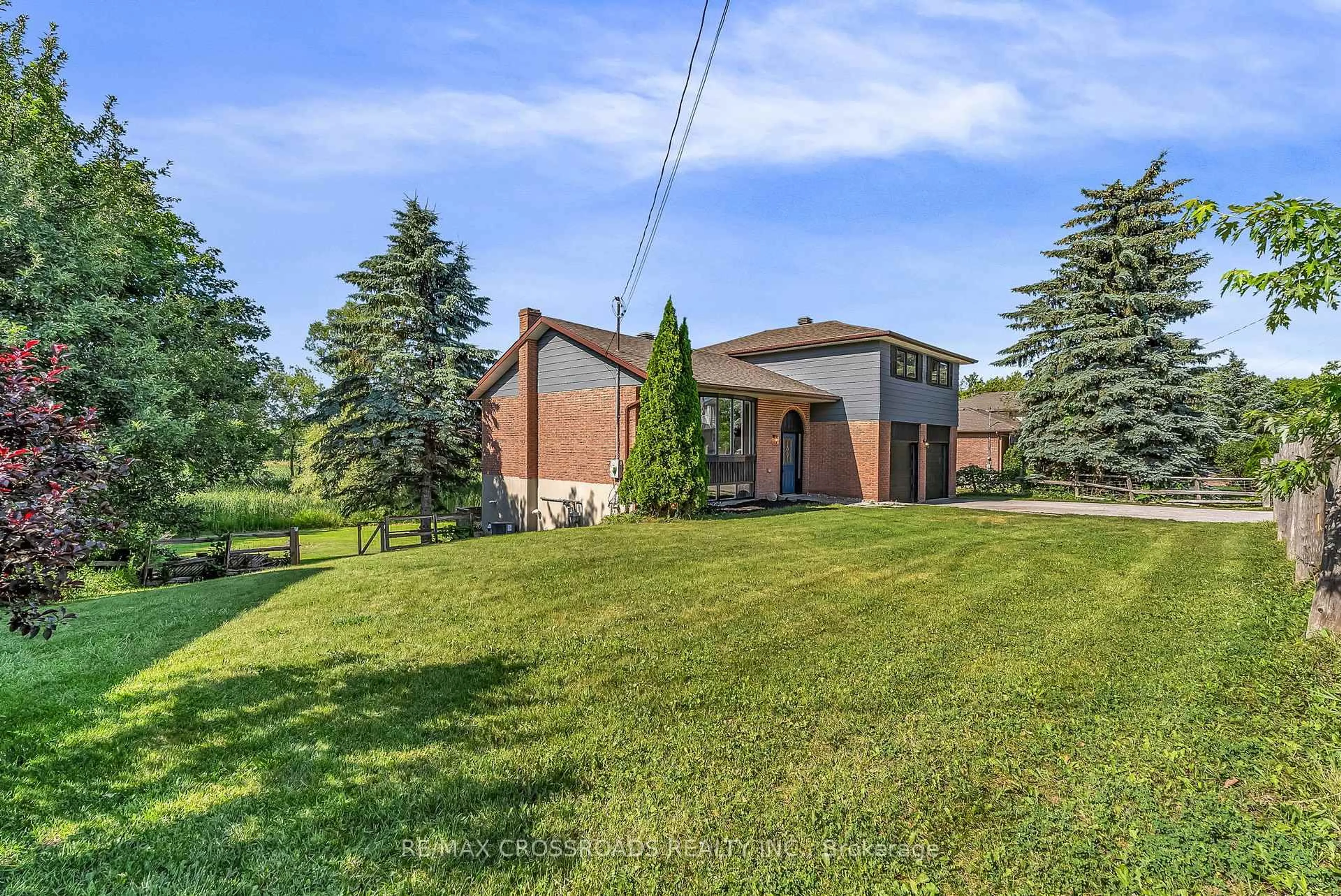 A pic from outside/outdoor area/front of a property/back of a property/a pic from drone, unknown for 2320 Line 8, Bradford West Gwillimbury Ontario L3Z 2B7