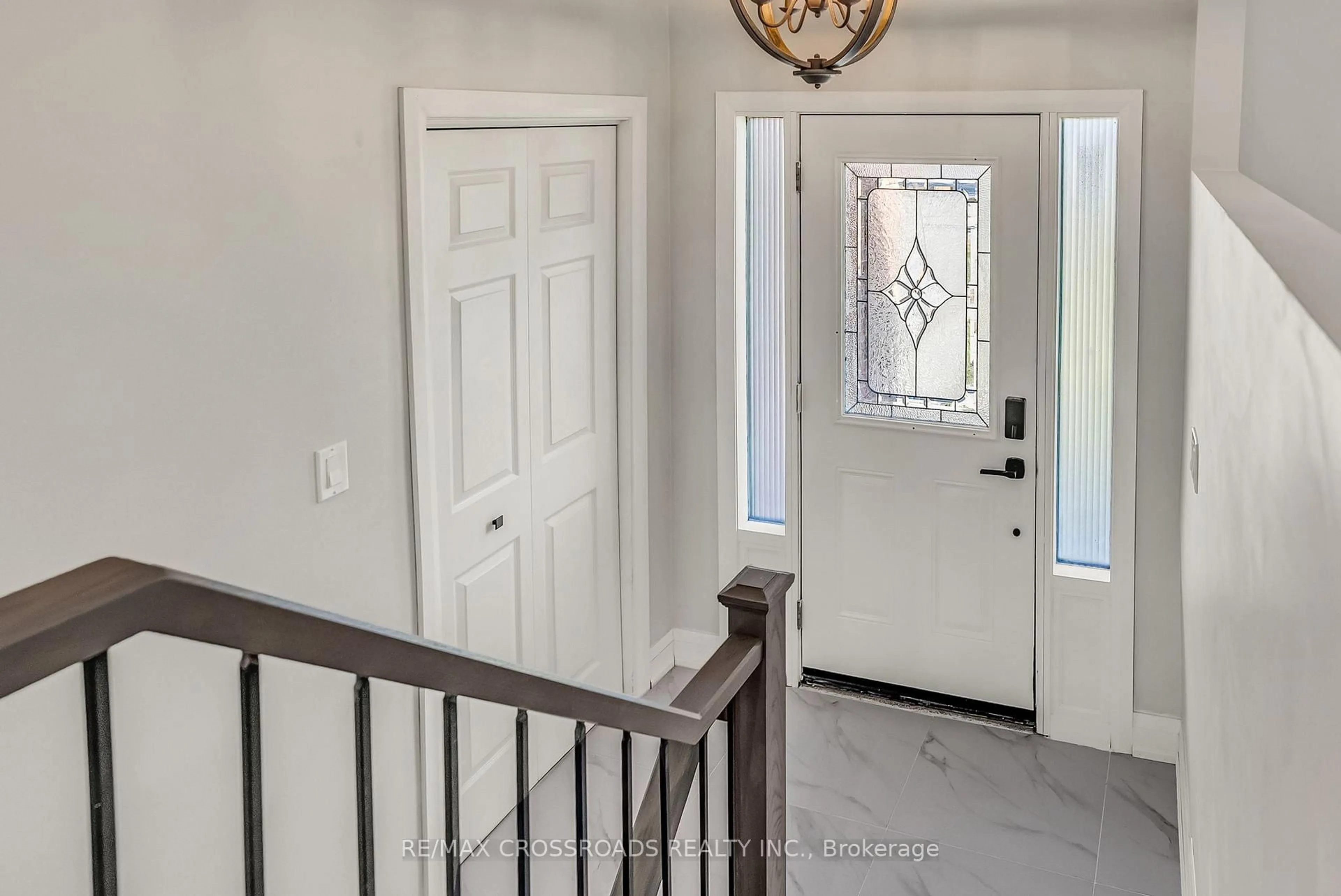 Indoor entryway for 2320 Line 8, Bradford West Gwillimbury Ontario L3Z 2B7