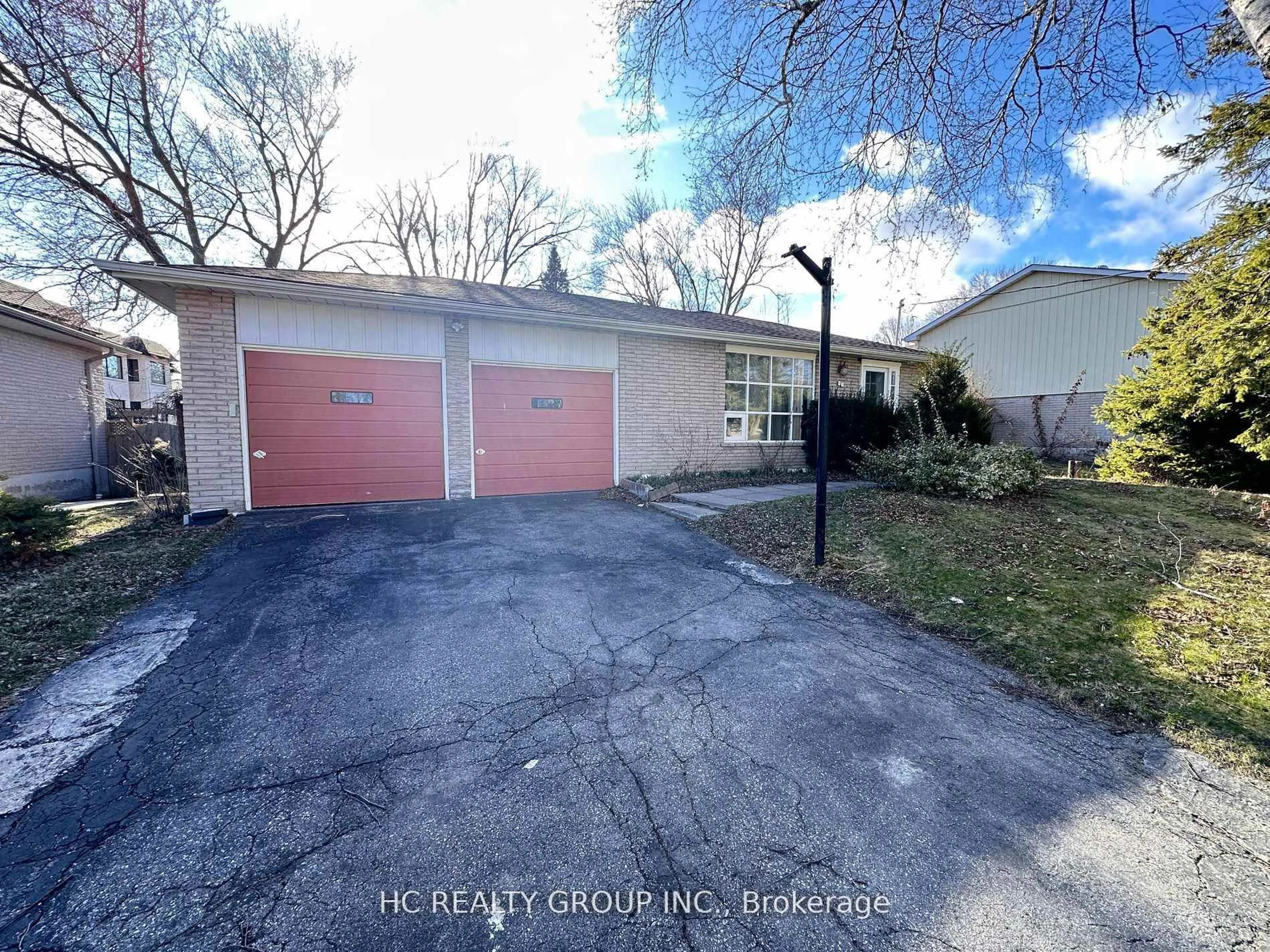 A pic from outside/outdoor area/front of a property/back of a property/a pic from drone, street for 32 Sciberras Rd, Markham Ontario L3R 2J3