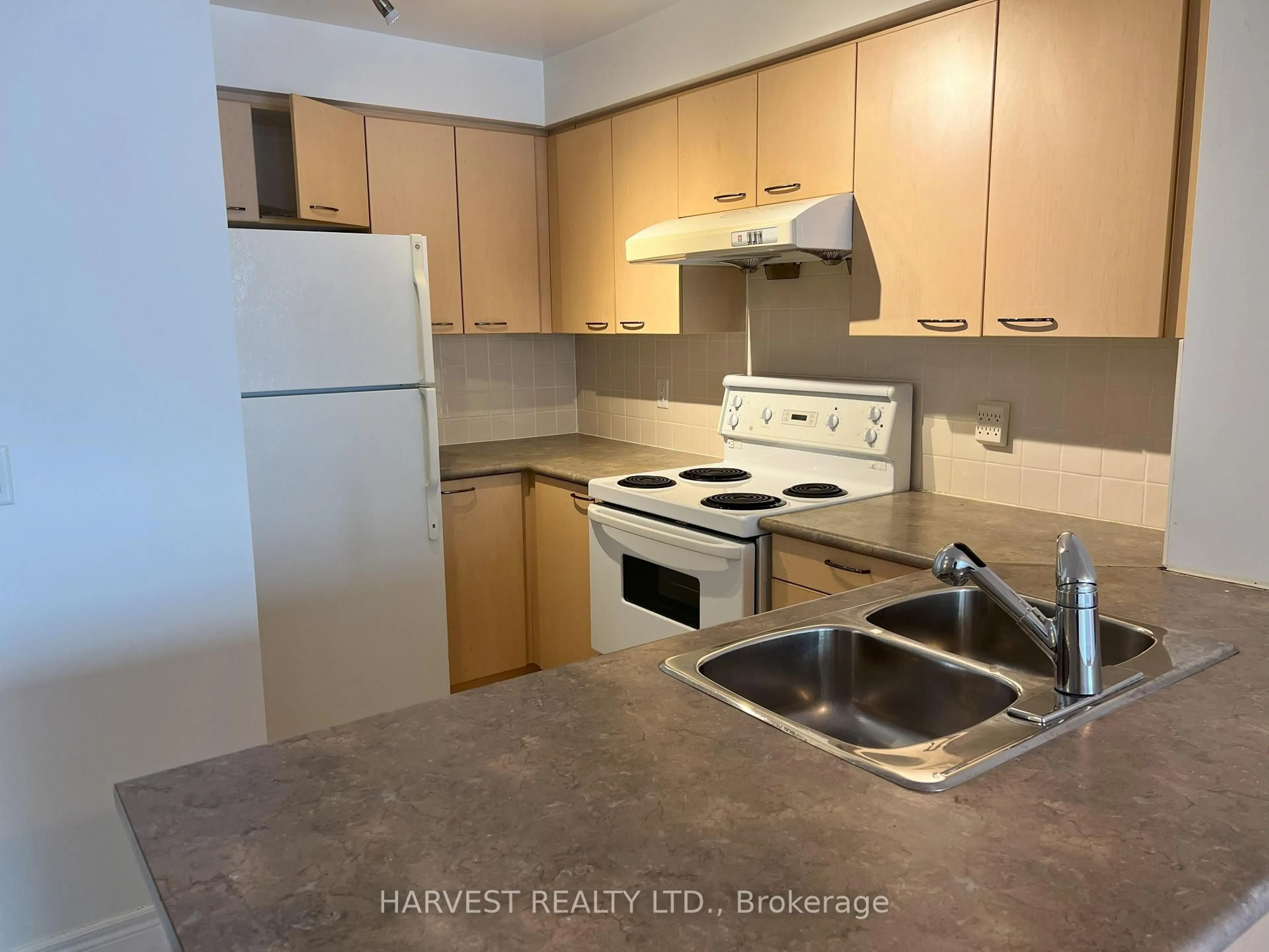Standard kitchen, unknown for 62 Suncrest Blvd #322, Markham Ontario L3T 7Y6