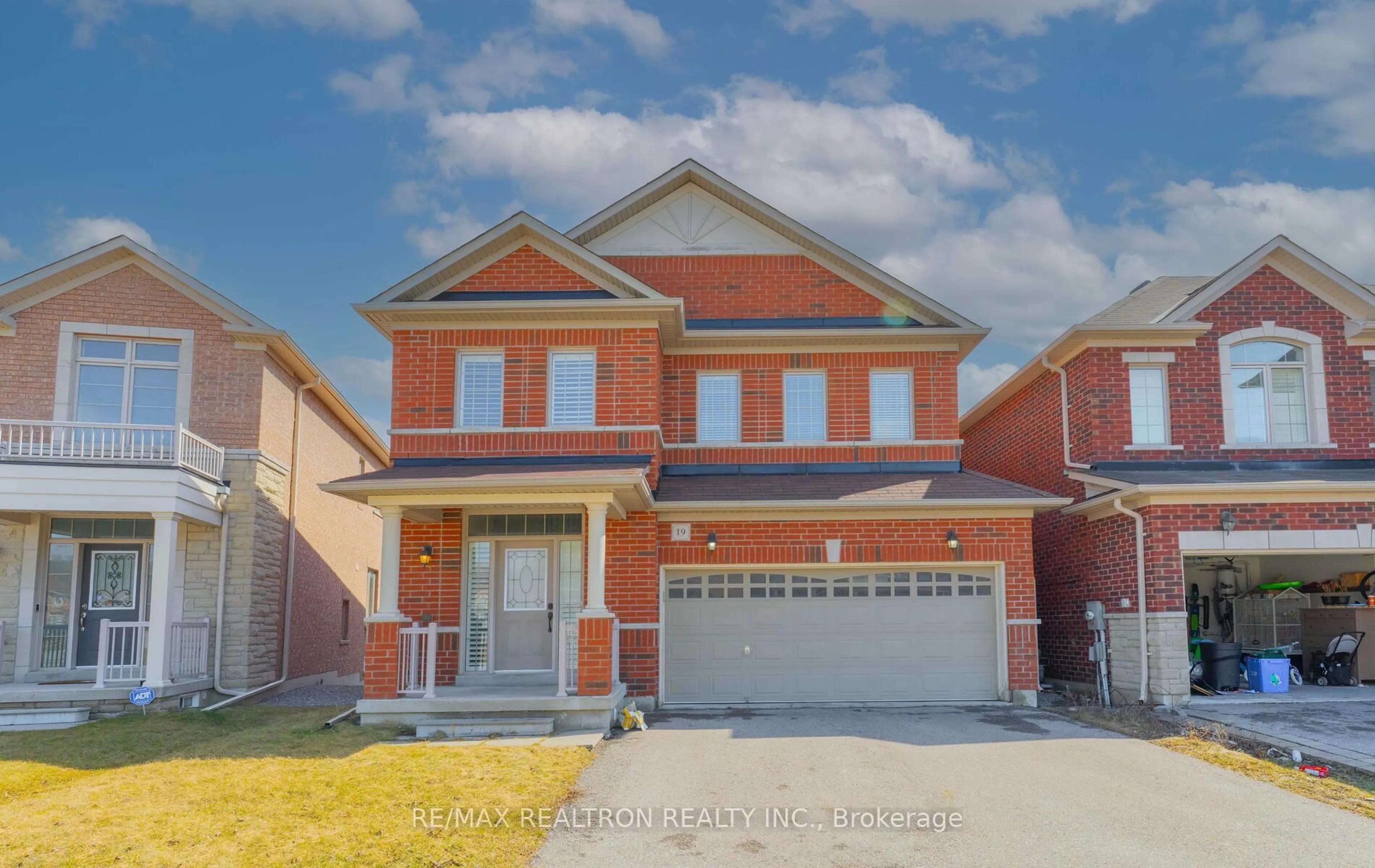 Home with brick exterior material, street for 19 Cecil Cres, Whitchurch-Stouffville Ontario L4A 1S9