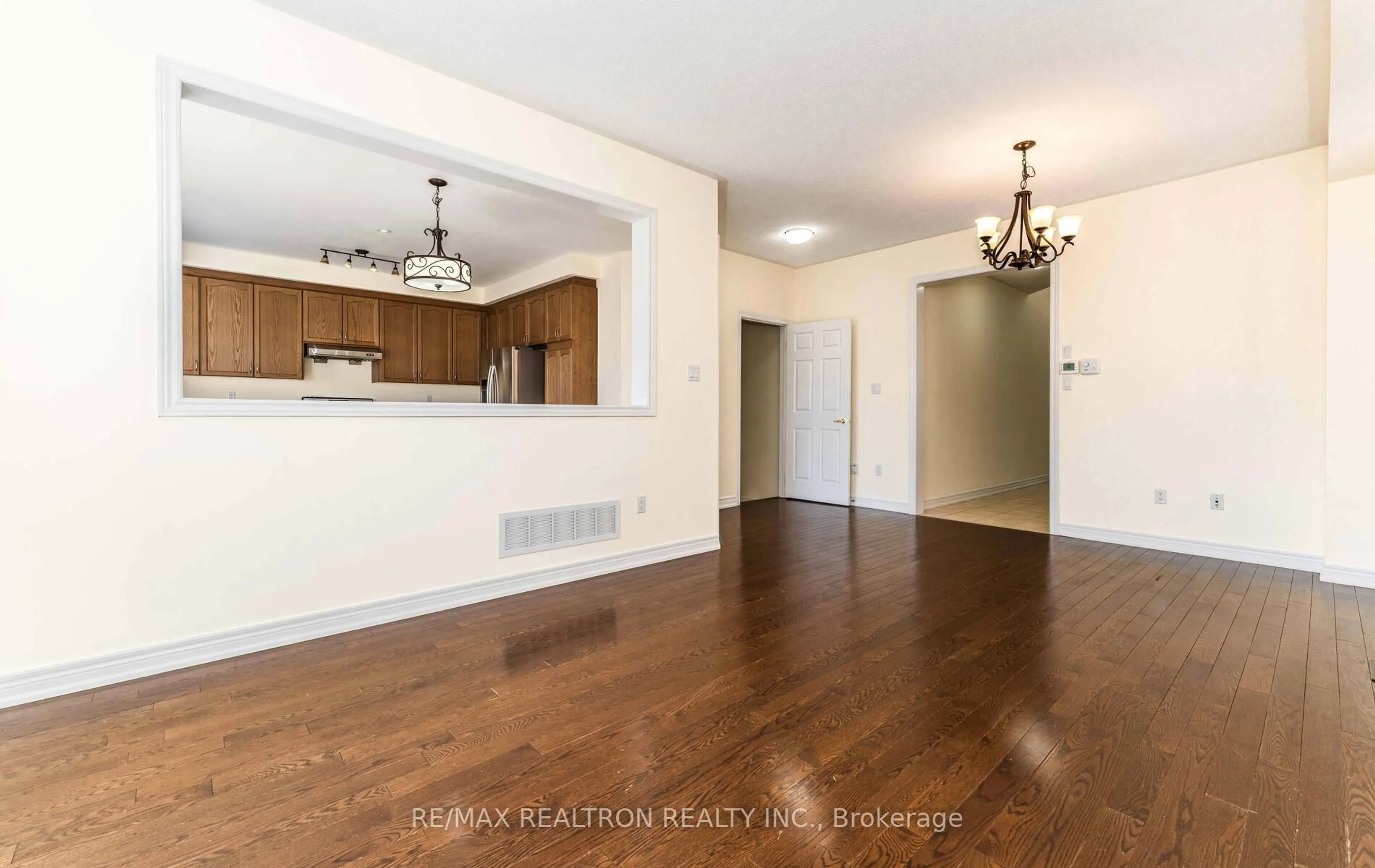 Unknown for 19 Cecil Cres, Whitchurch-Stouffville Ontario L4A 1S9
