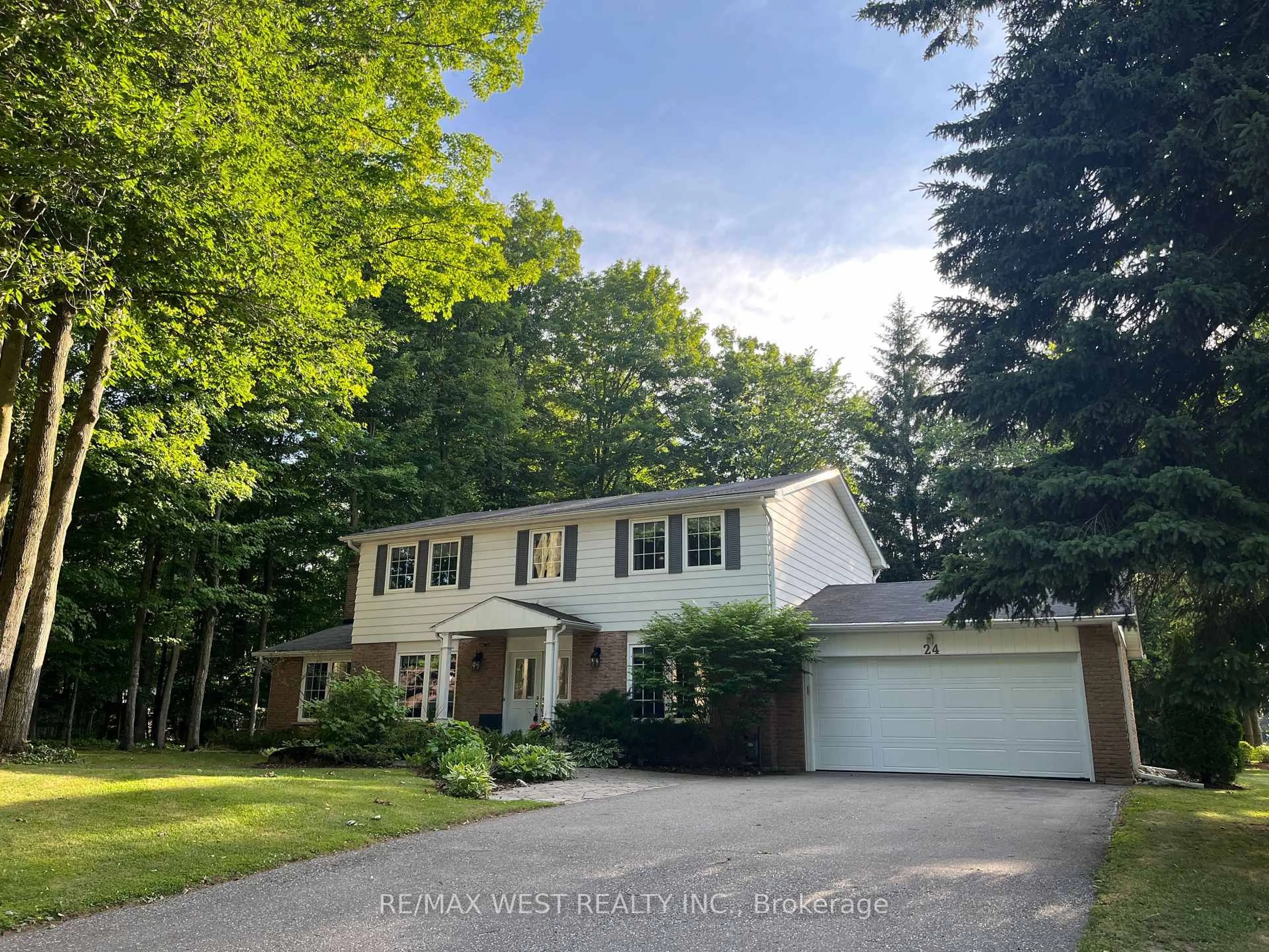 Home with vinyl exterior material, street for 24 Cedarwood Cres, King Ontario L0G 1N0