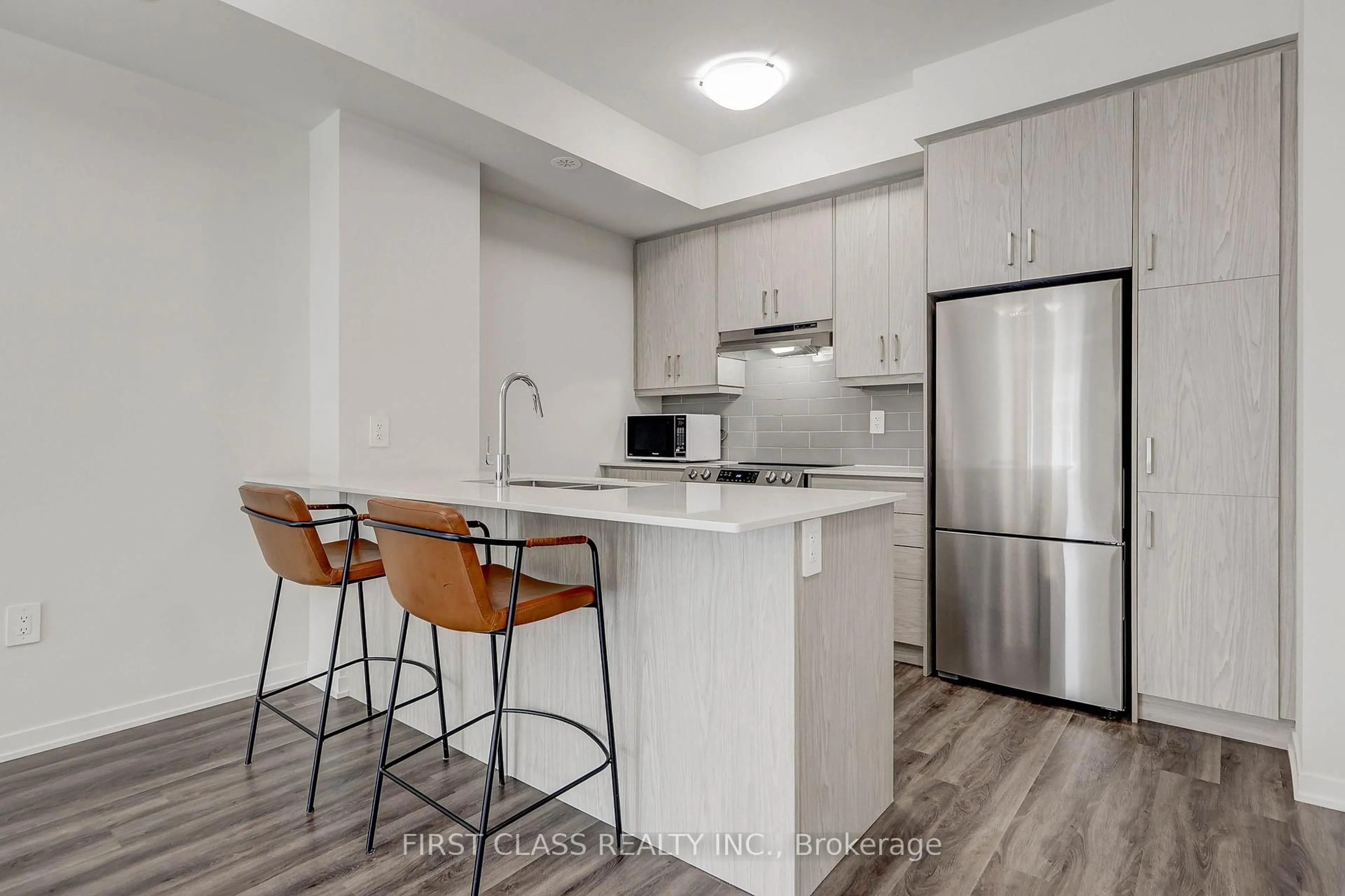 Standard kitchen, unknown for 31 Honeycrisp Cres #TH 54, Vaughan Ontario L4K 0N6
