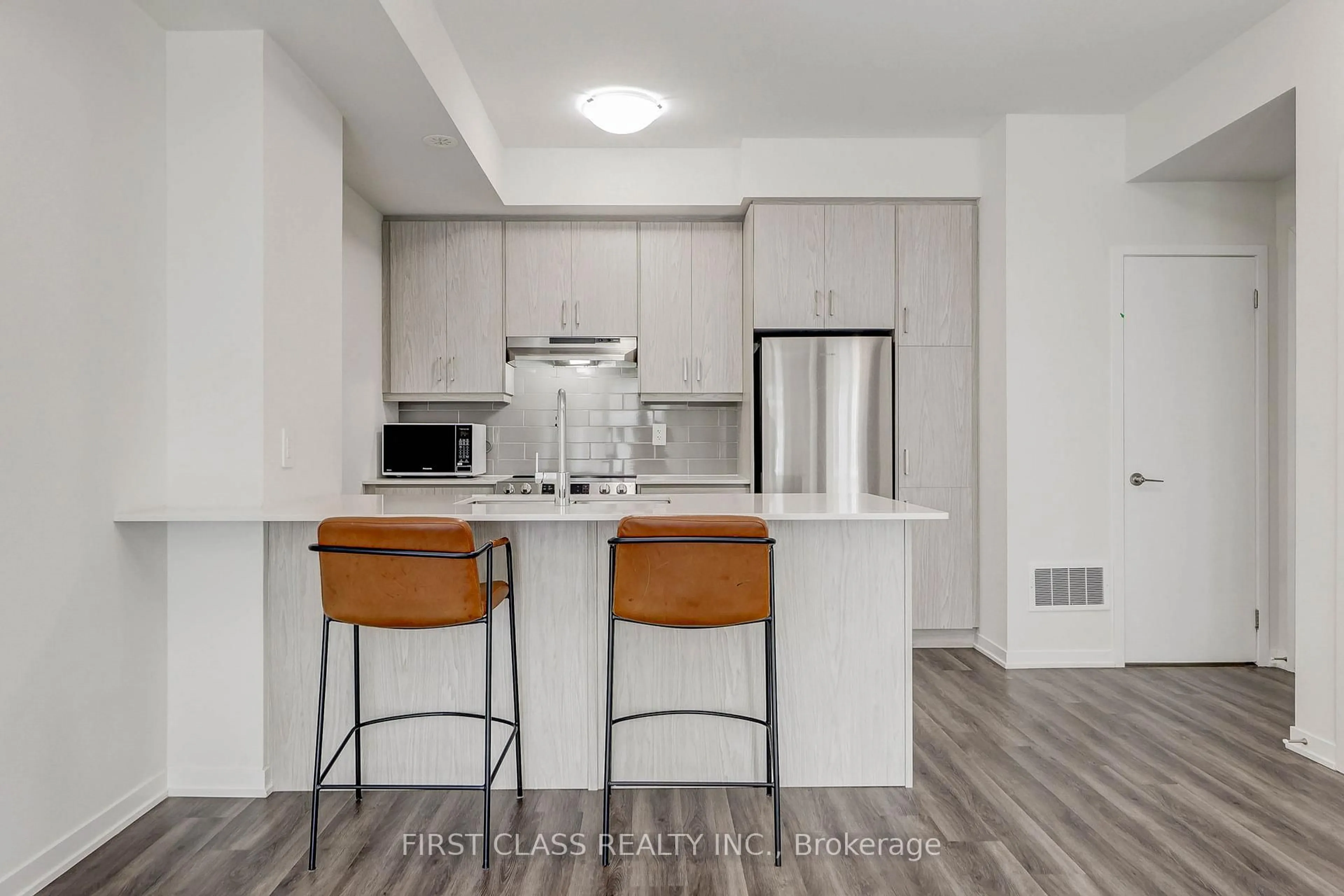 Standard kitchen, unknown for 31 Honeycrisp Cres #TH 54, Vaughan Ontario L4K 0N6