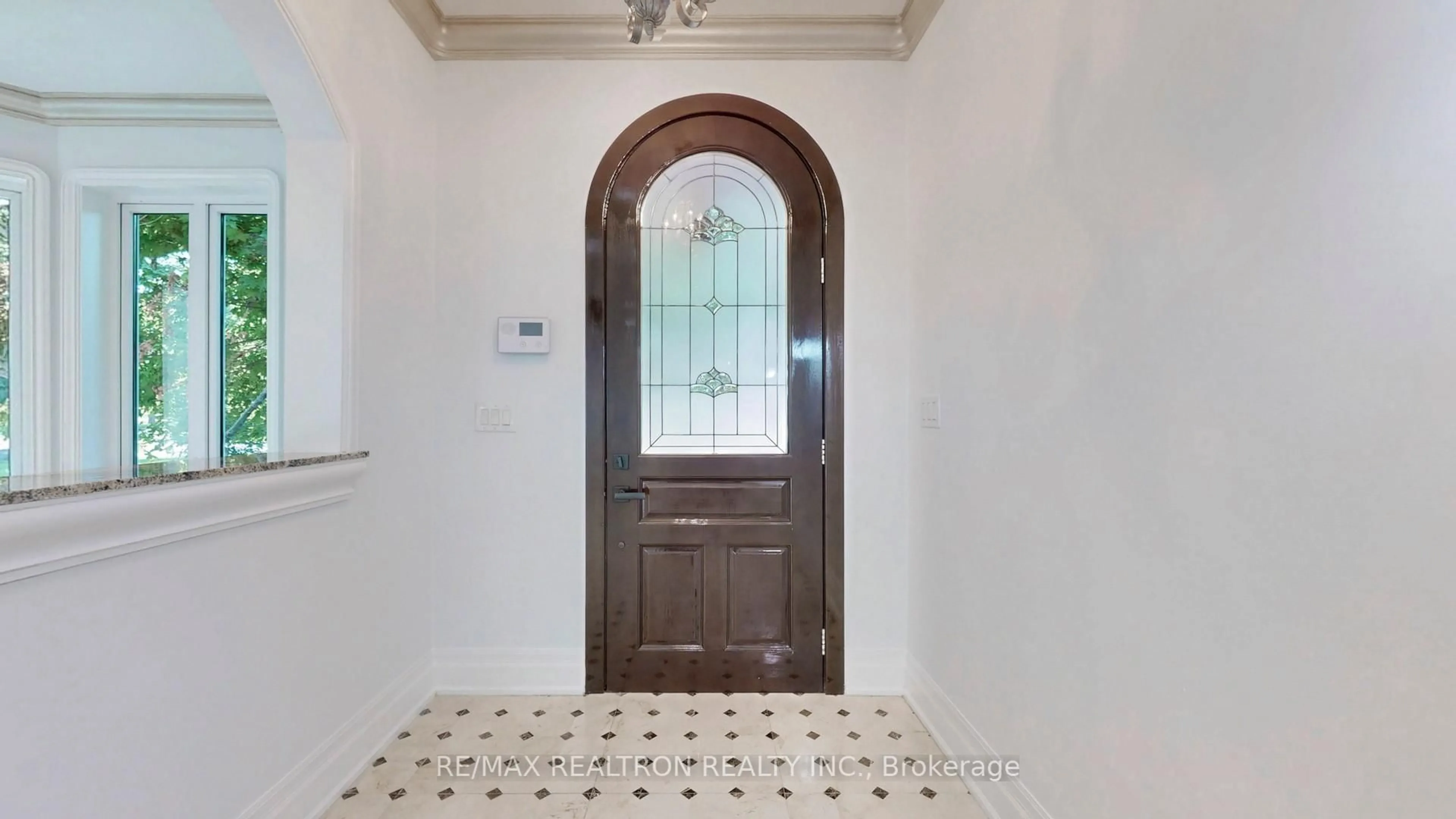Indoor entryway for 58 Highland Park Blvd, Markham Ontario L3T 1B3