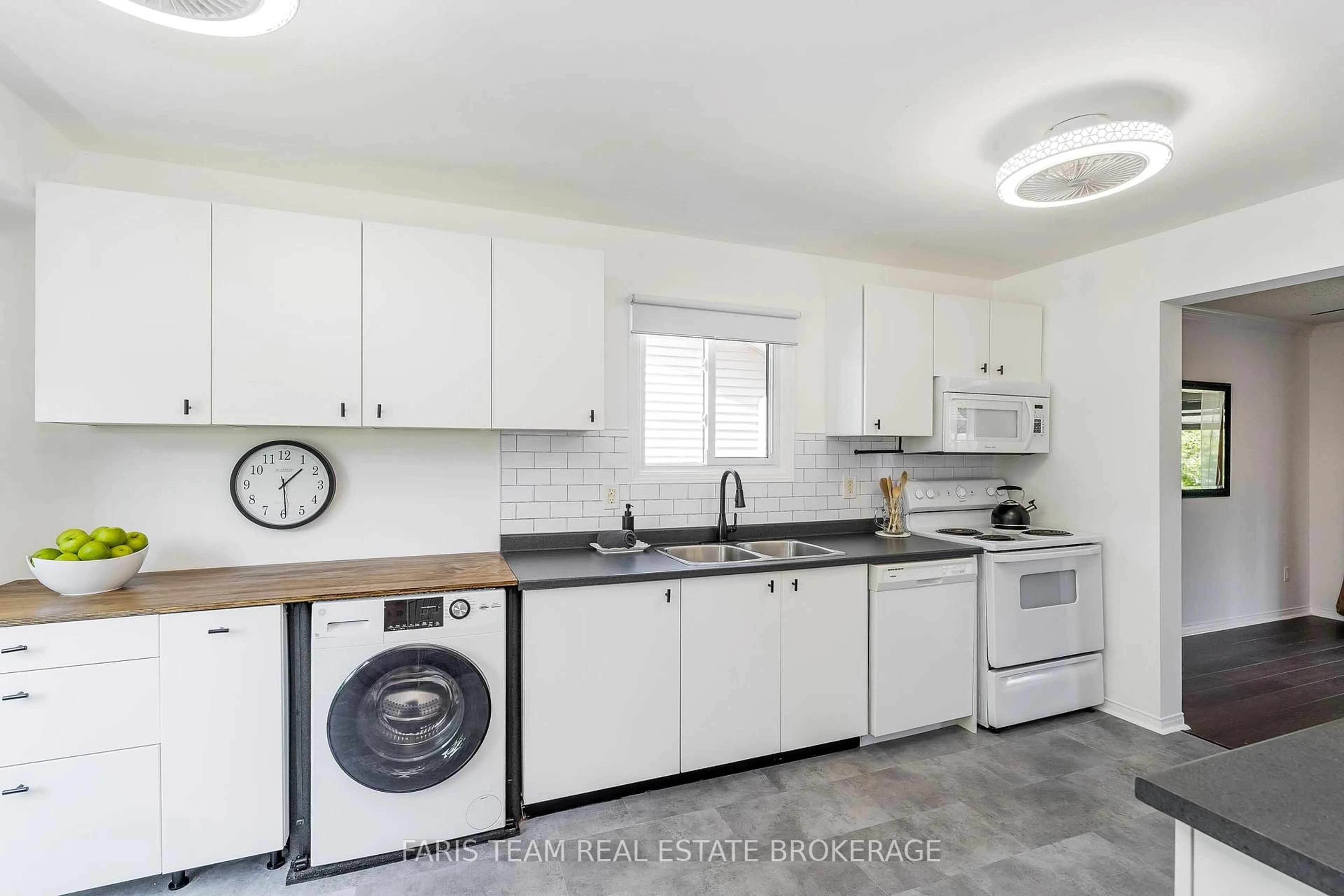 Unknown for 717 Candaras St, Innisfil Ontario L9S 2G9