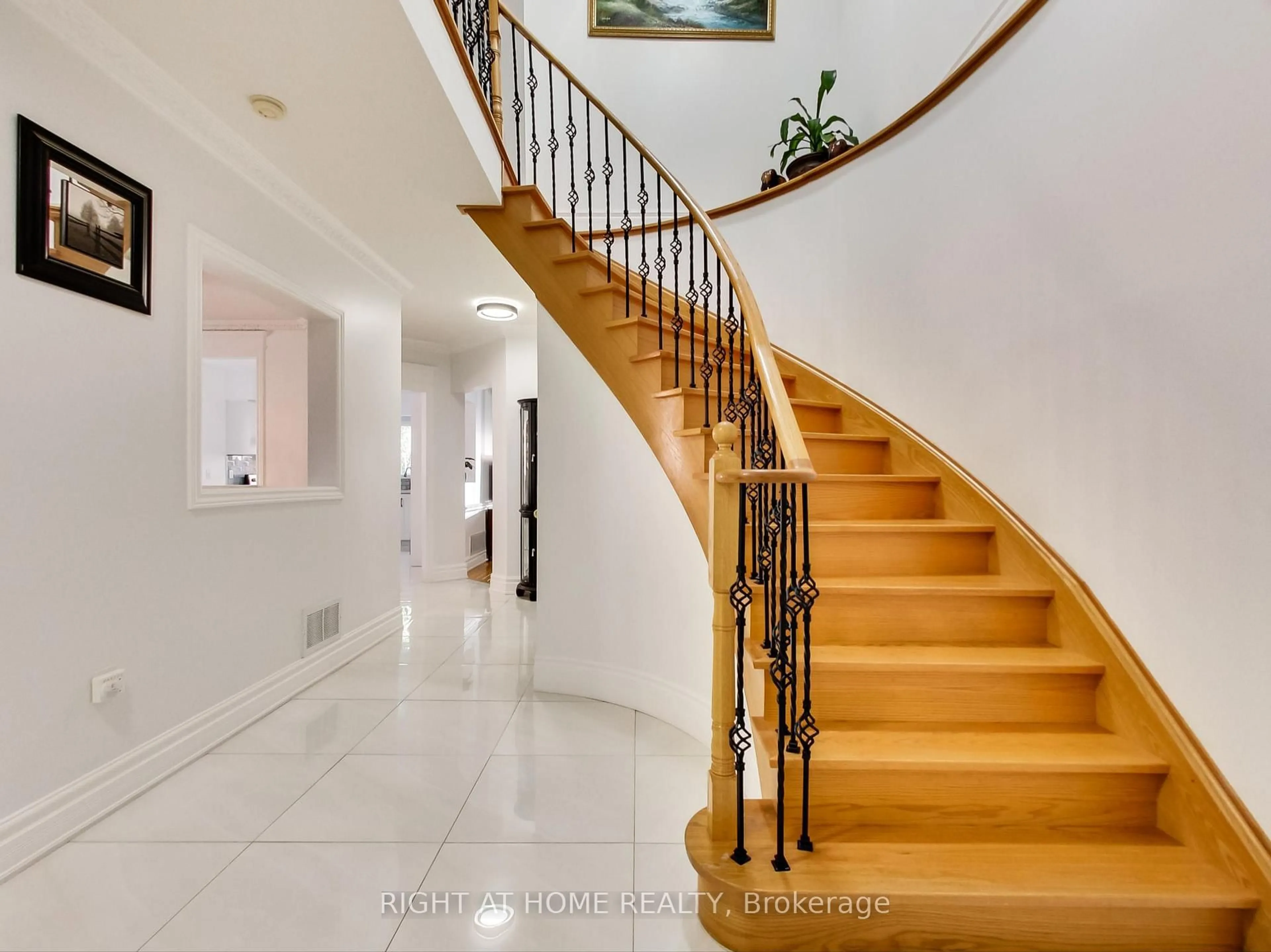 Unknown for 331 Austin Paul Dr, Newmarket Ontario L3X 2C2