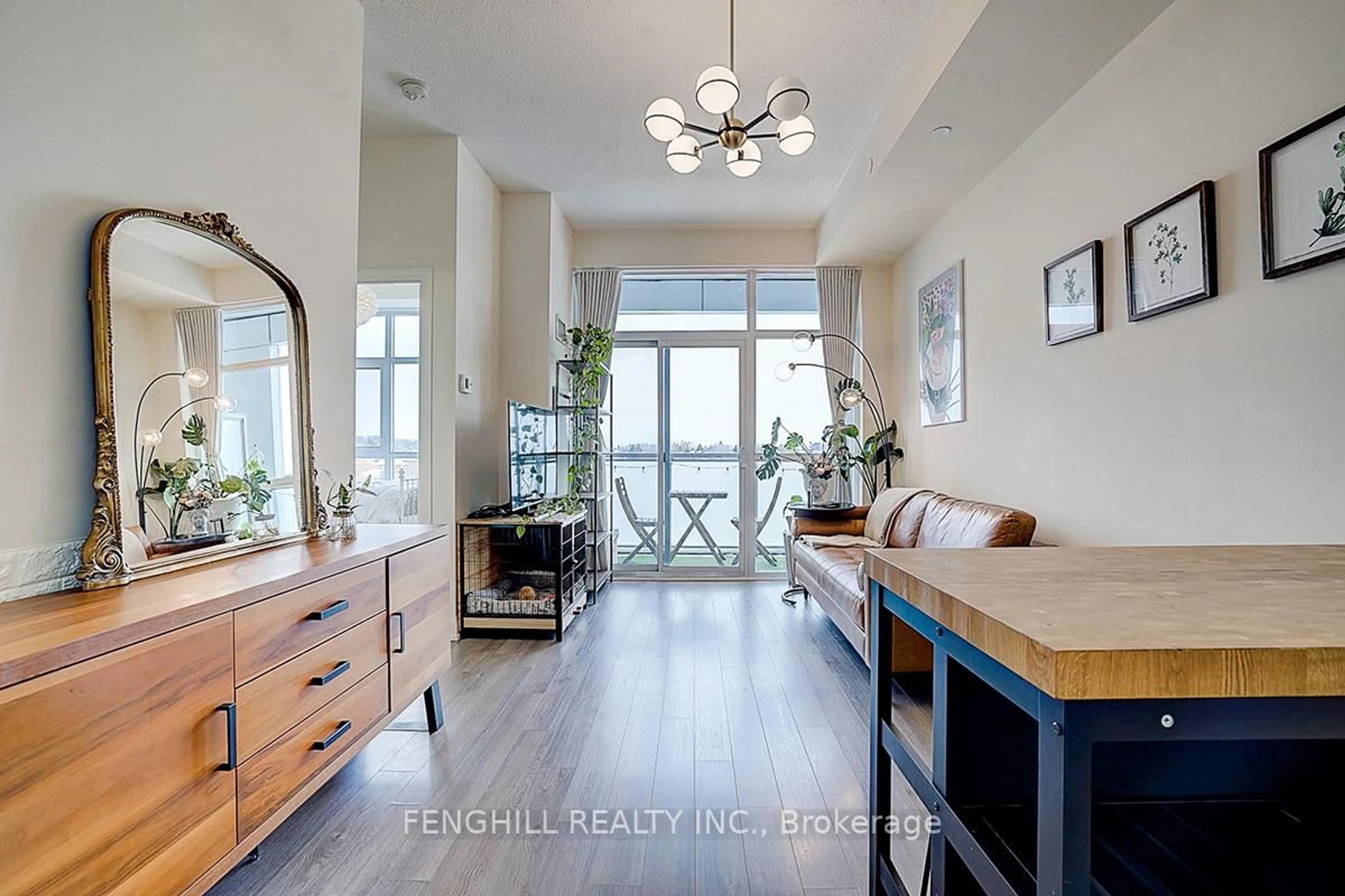 Indoor entryway for 8763 Bayview Ave #506, Richmond Hill Ontario L4B 3V1