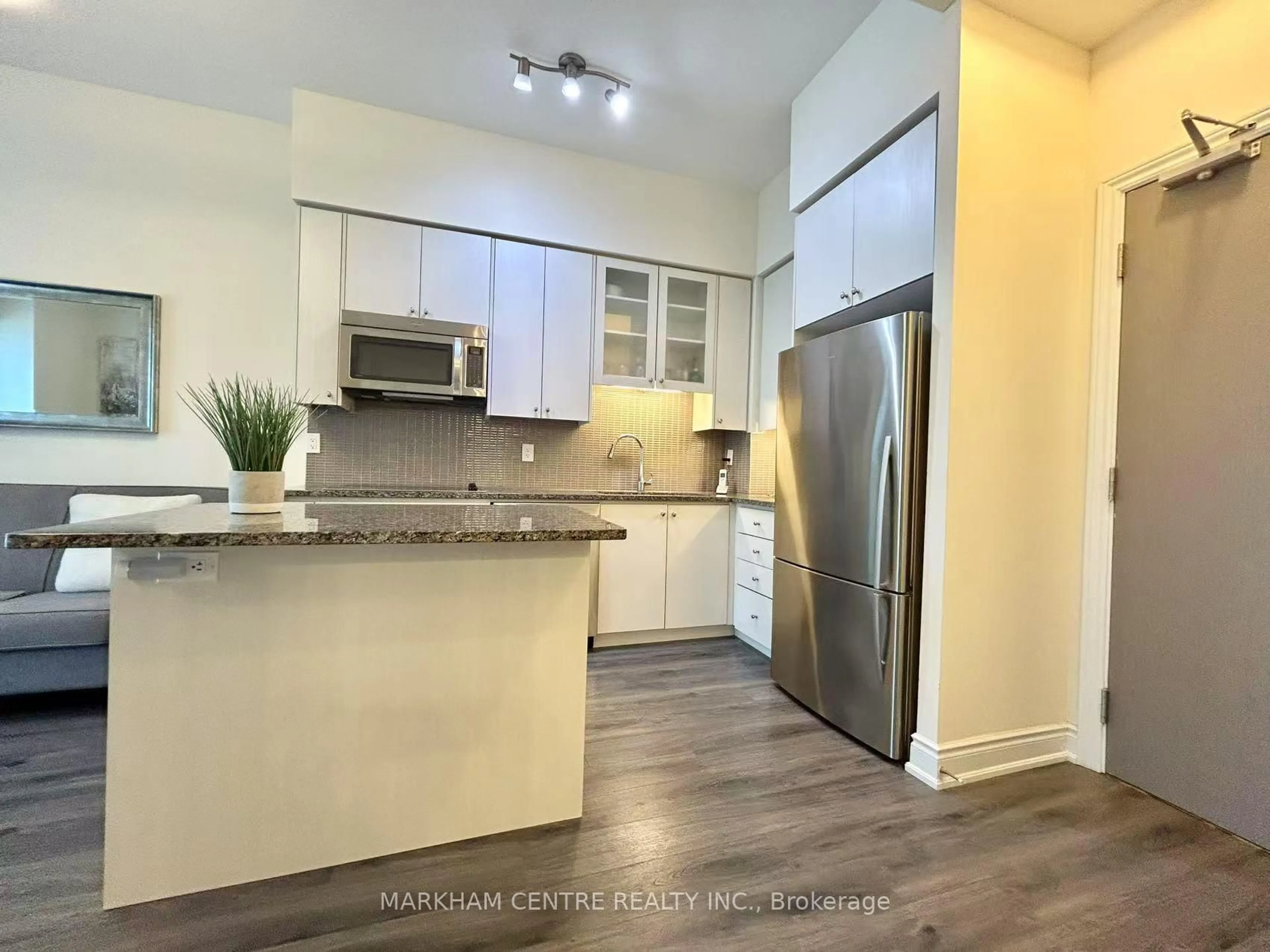 Open concept kitchen, unknown for 9090 Yonge St #103B, Richmond Hill Ontario L4C 0Z1