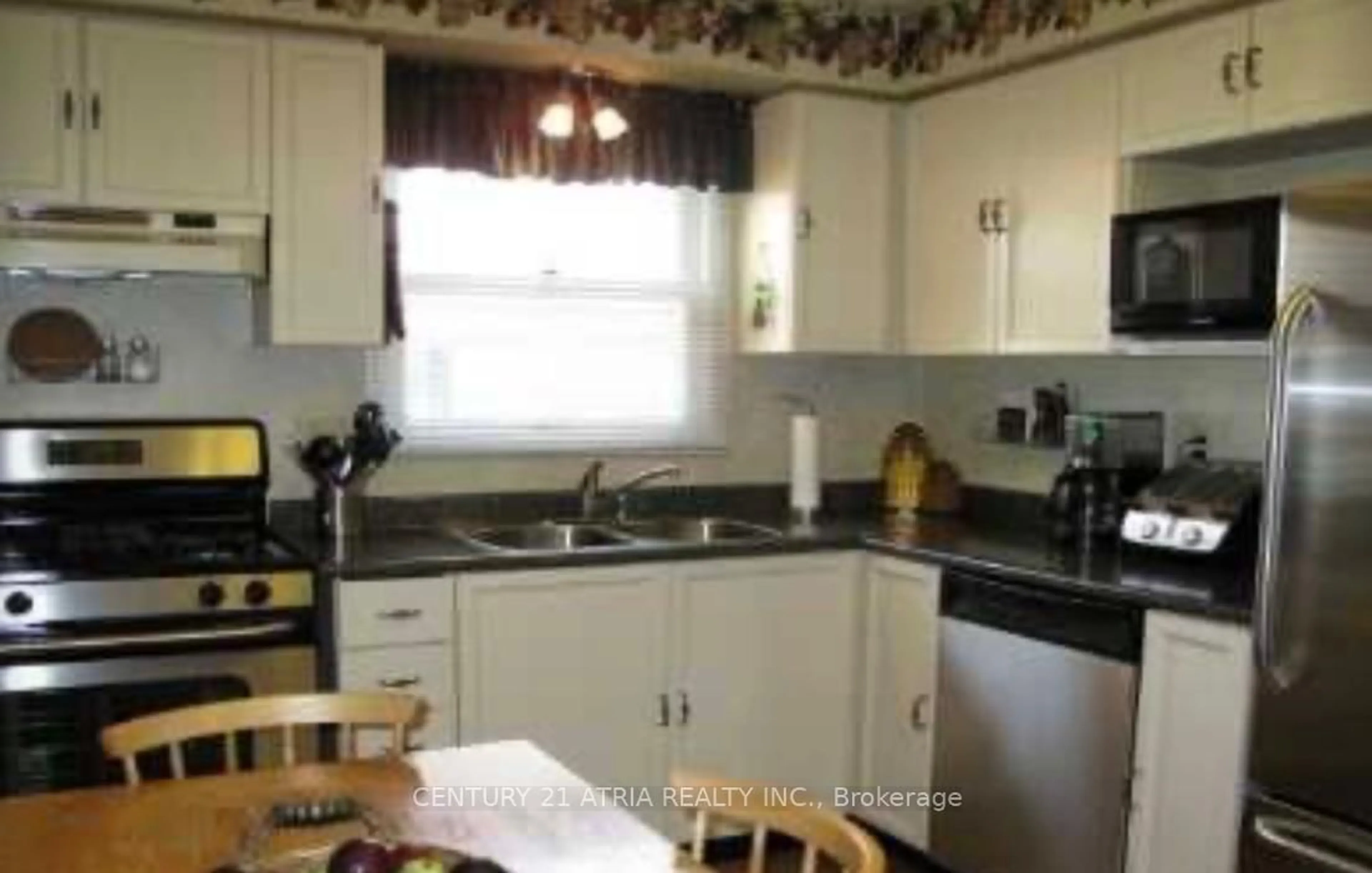 Standard kitchen, unknown for 304 John Bowser Cres, Newmarket Ontario L3Y 7N8