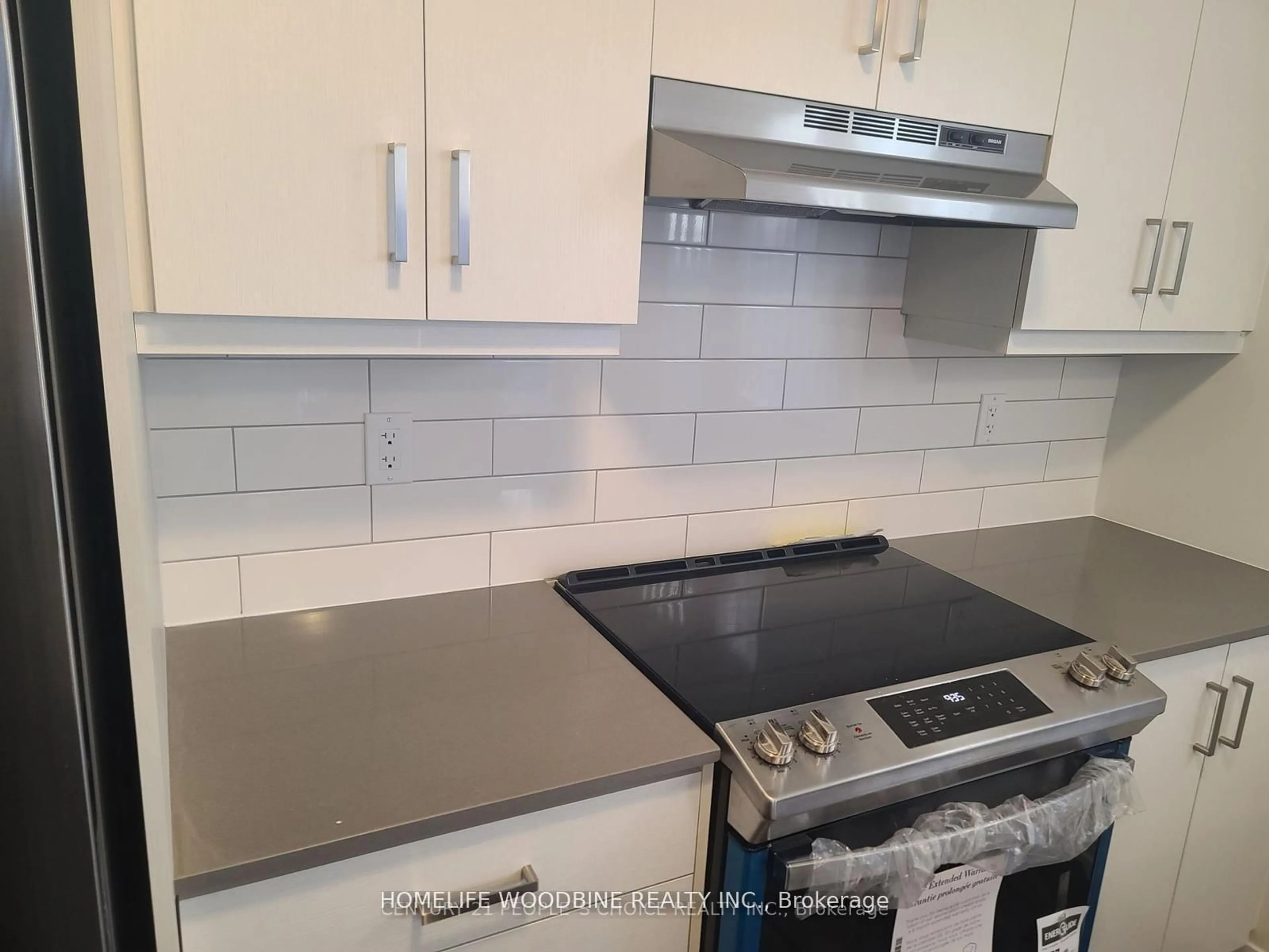 Standard kitchen, ceramic/tile floor for 151 Honeycrisp Cres #TH183, Vaughan Ontario L4K 0N7