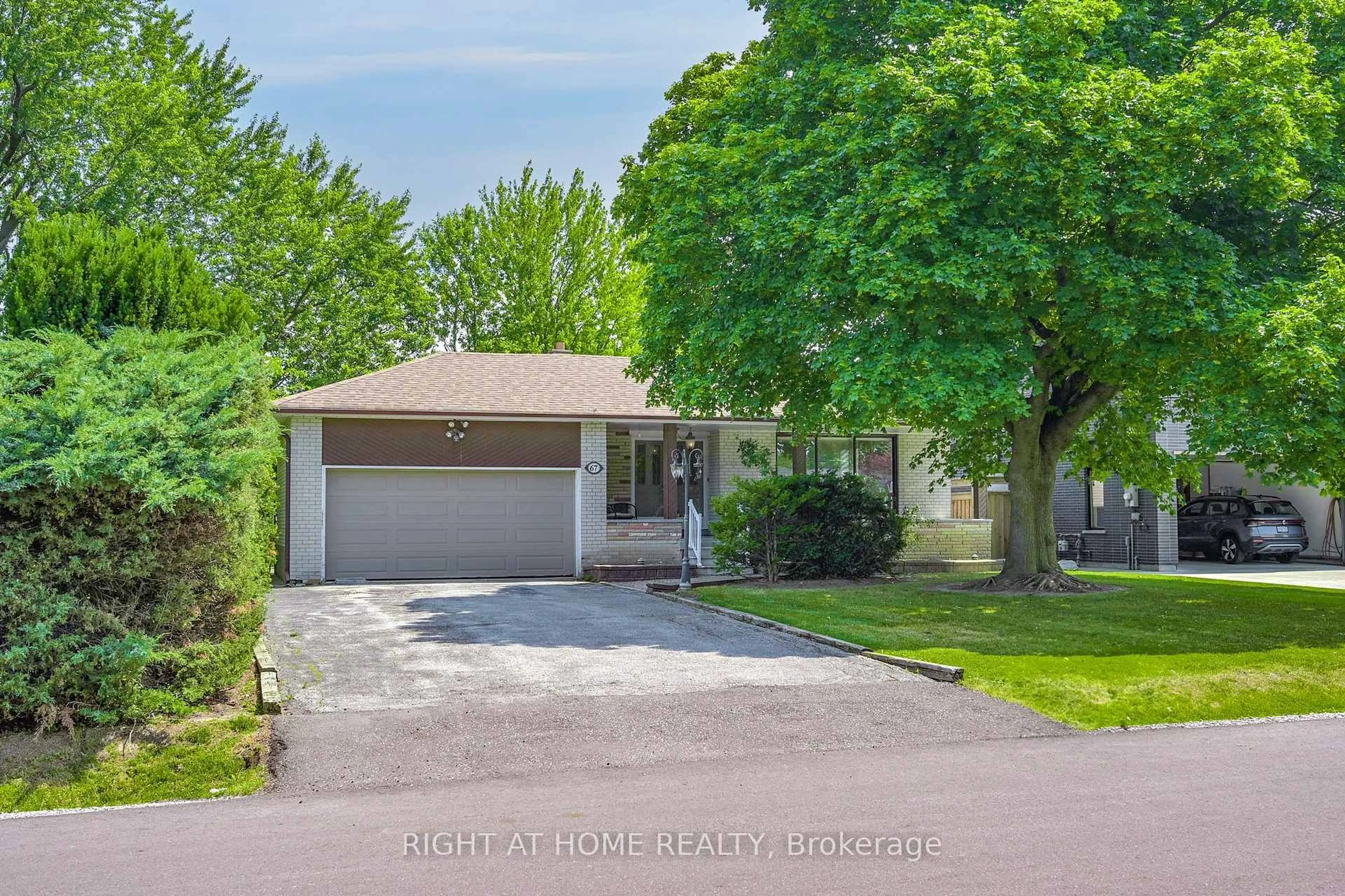 A pic from outside/outdoor area/front of a property/back of a property/a pic from drone, street for 67 Netherford Rd, Vaughan Ontario L6A 1E1