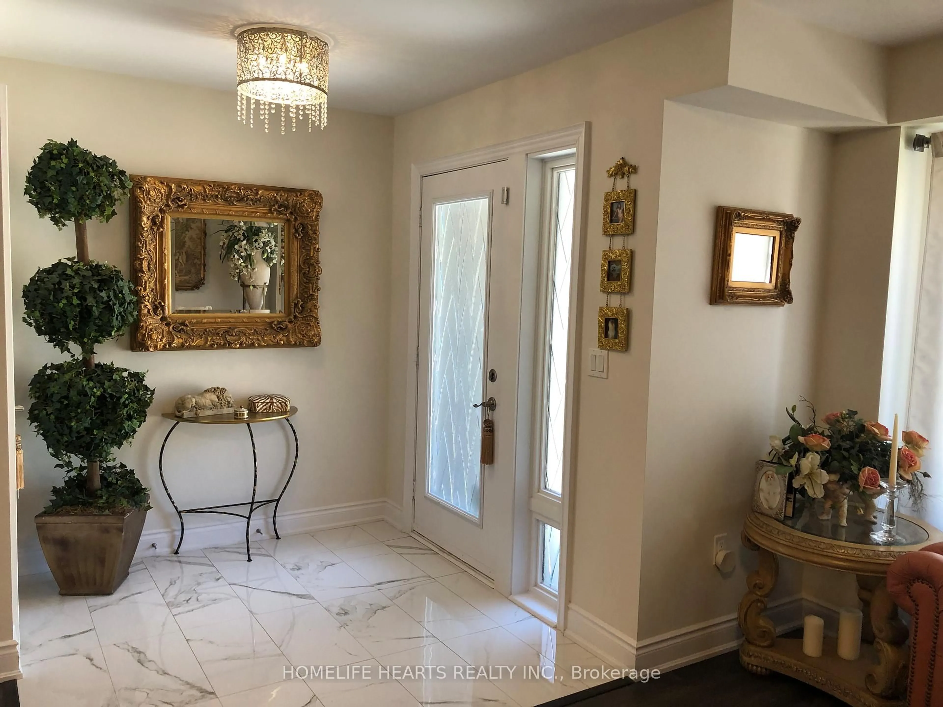 Indoor entryway for 143 Credit Lane, Richmond Hill Ontario L4E 1G9