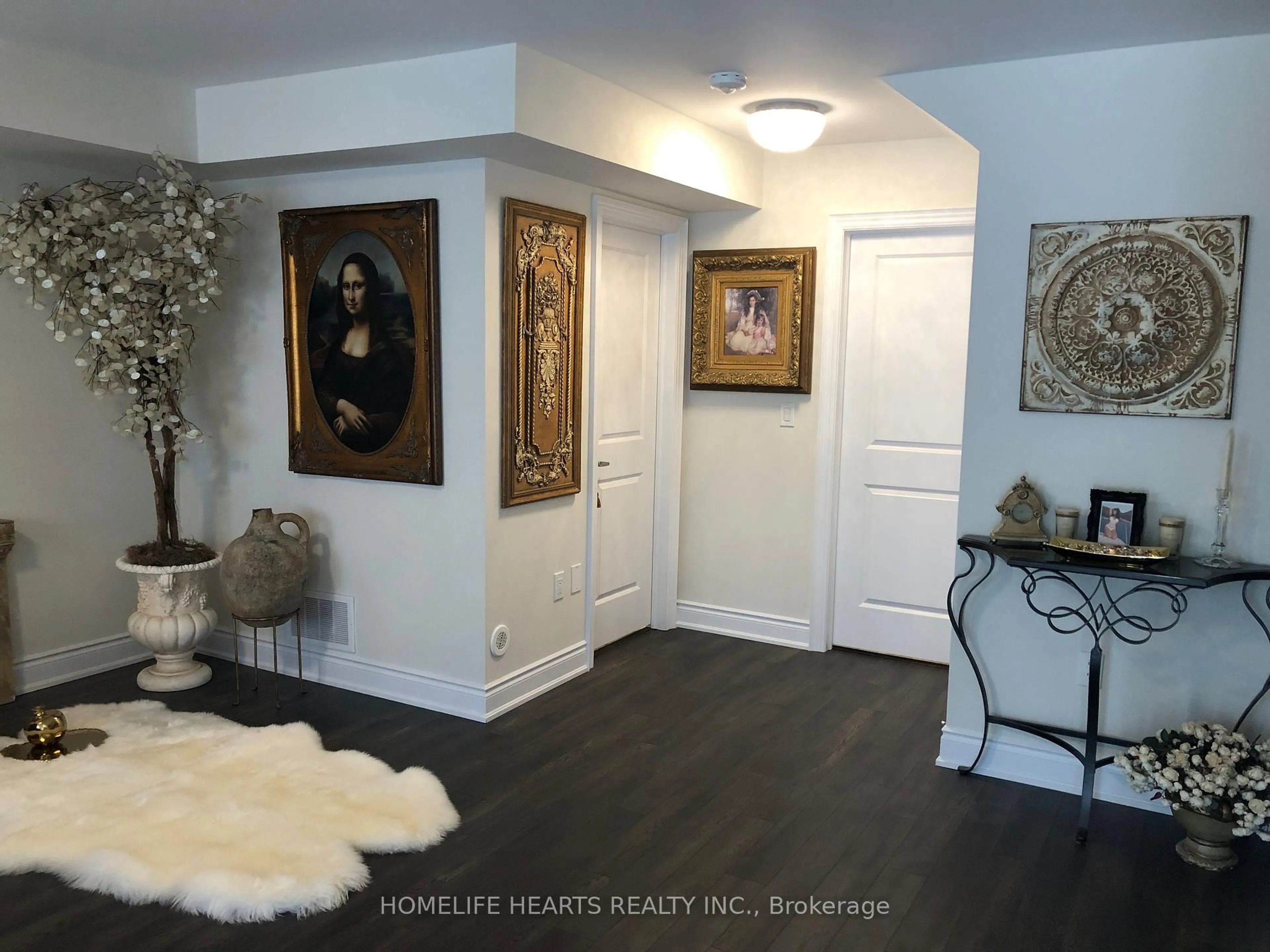 Indoor entryway for 143 Credit Lane, Richmond Hill Ontario L4E 1G9