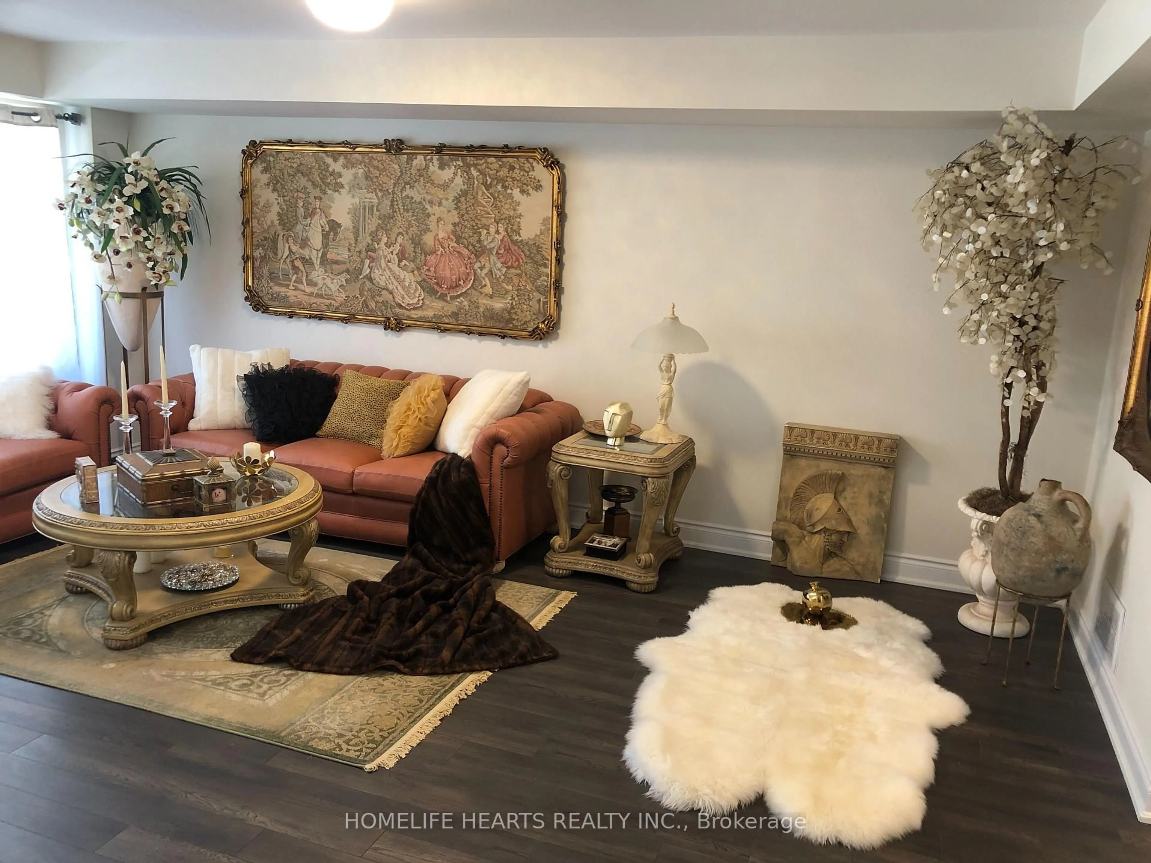 Living room with furniture, carpet floor for 143 Credit Lane, Richmond Hill Ontario L4E 1G9