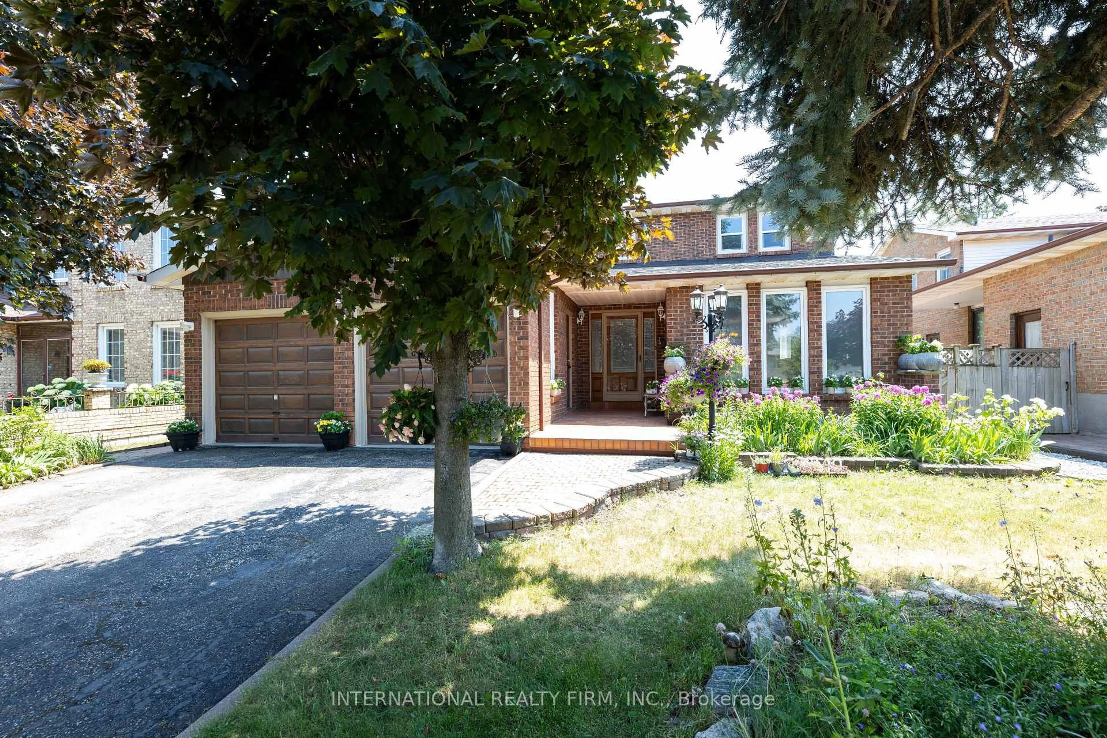 Home with brick exterior material, street for 17 Southview Dr, Vaughan Ontario L4K 2K8