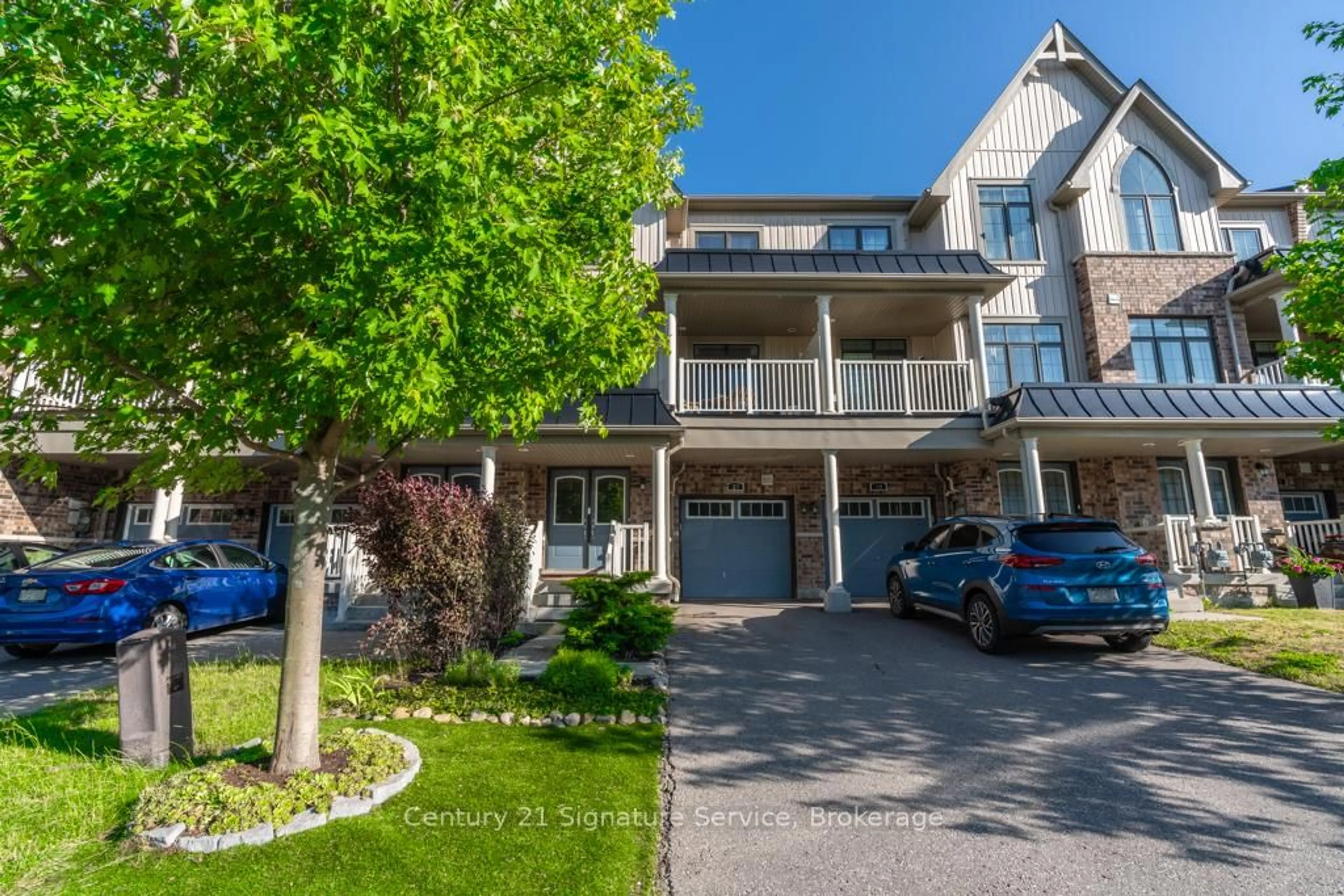 A pic from outside/outdoor area/front of a property/back of a property/a pic from drone, street for 21 Blackpool Lane, East Gwillimbury Ontario L9N 0R7