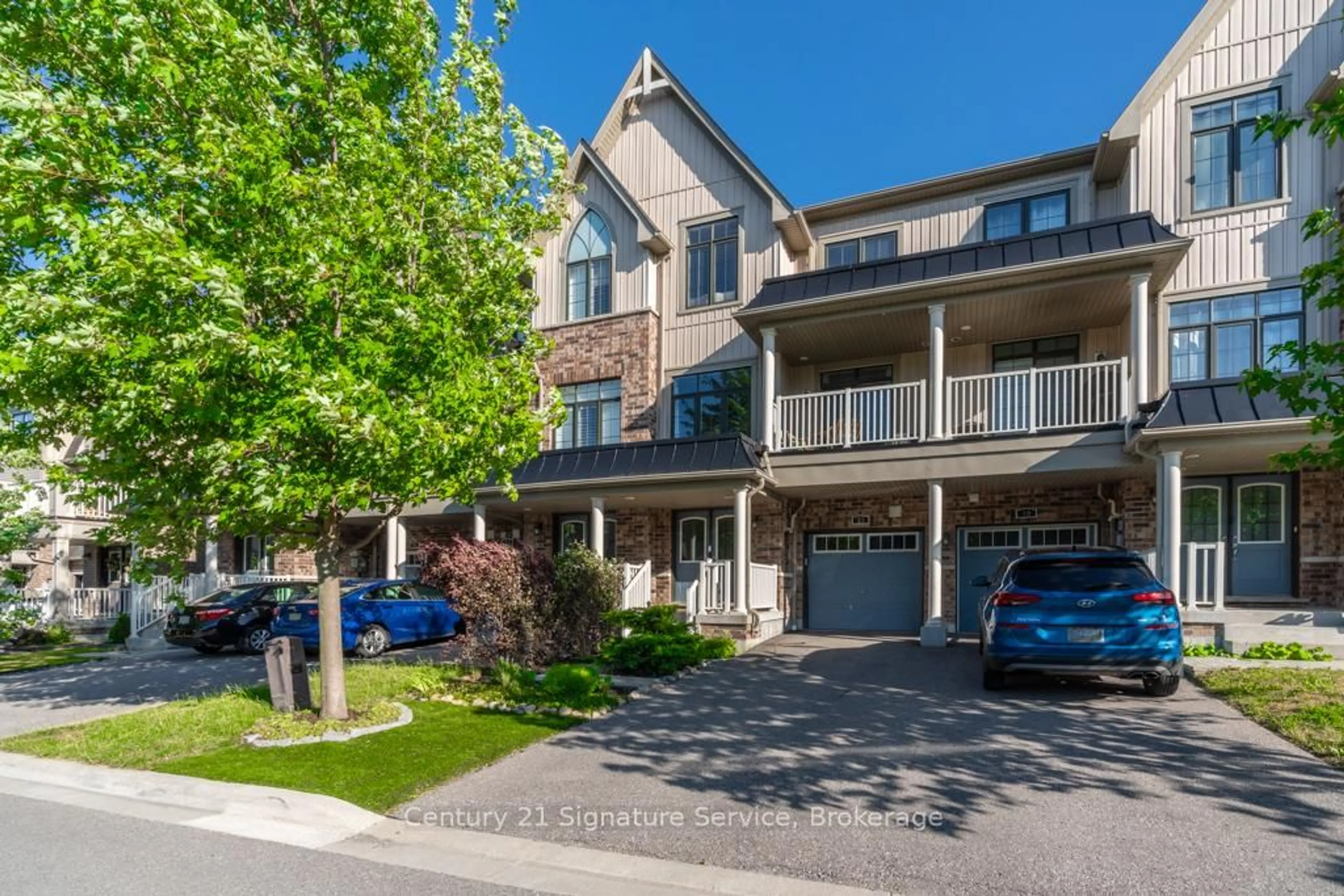 A pic from outside/outdoor area/front of a property/back of a property/a pic from drone, street for 21 Blackpool Lane, East Gwillimbury Ontario L9N 0R7