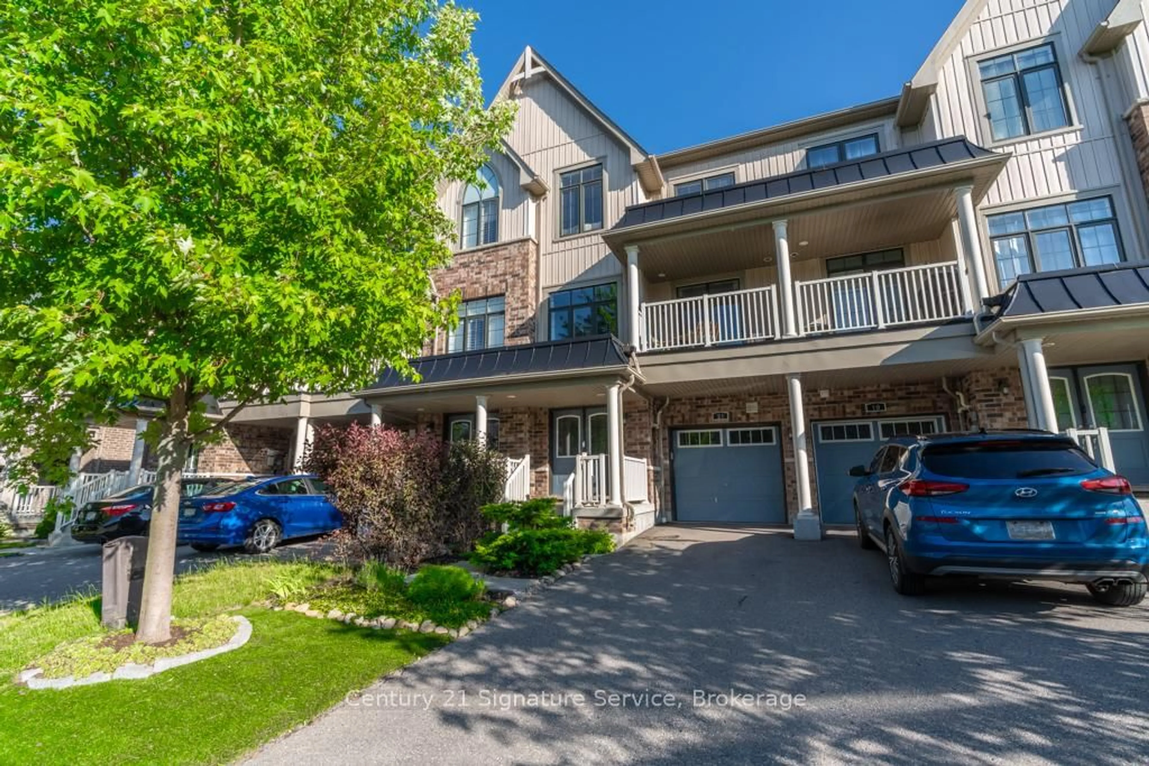 A pic from outside/outdoor area/front of a property/back of a property/a pic from drone, street for 21 Blackpool Lane, East Gwillimbury Ontario L9N 0R7