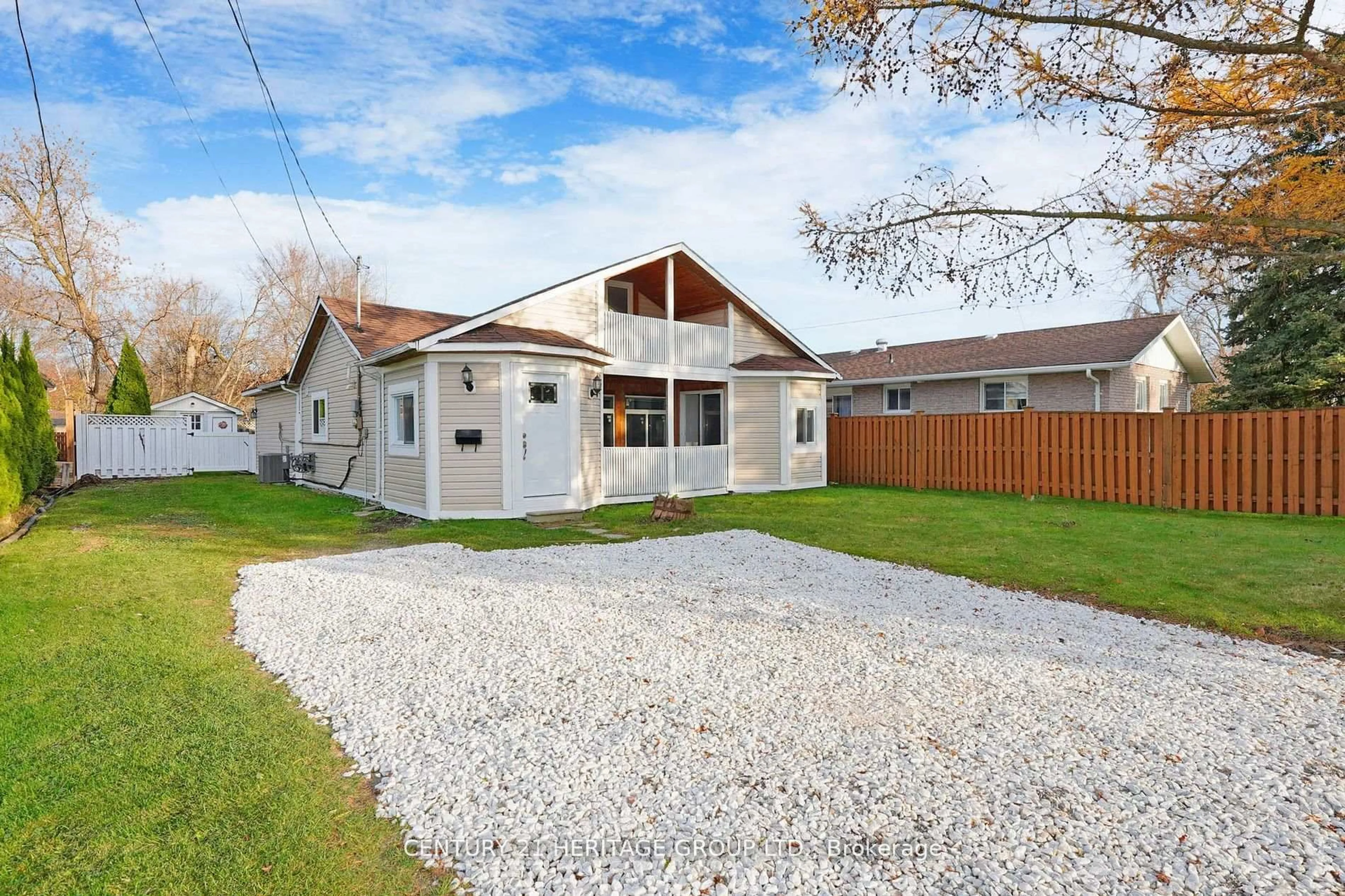 Home with vinyl exterior material, street for 493 Lake Dr, Georgina Ontario L4P 1R5