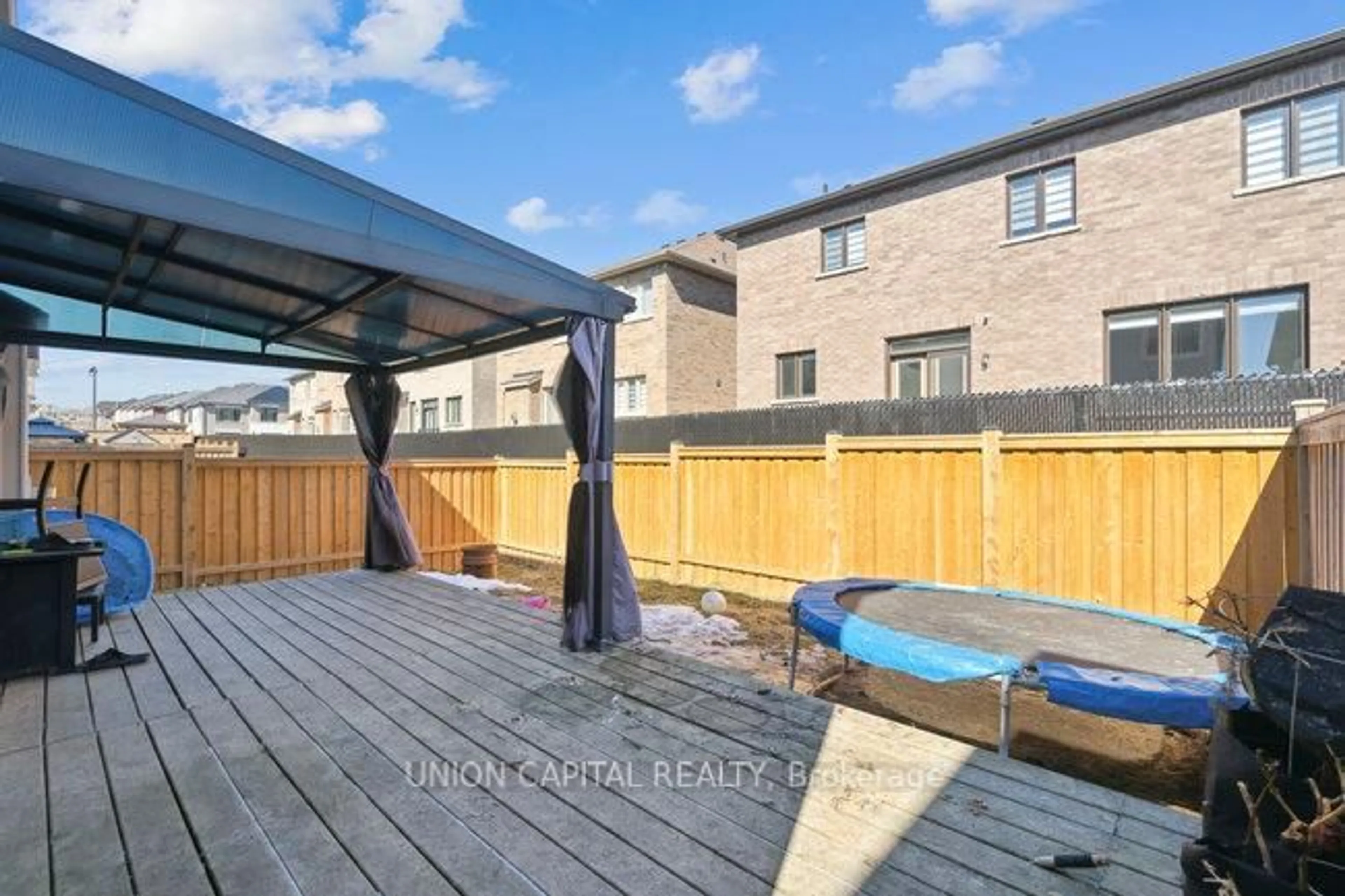 Patio, unknown for 10 Bud Leggett Cres, Georgina Ontario L4P 0B7