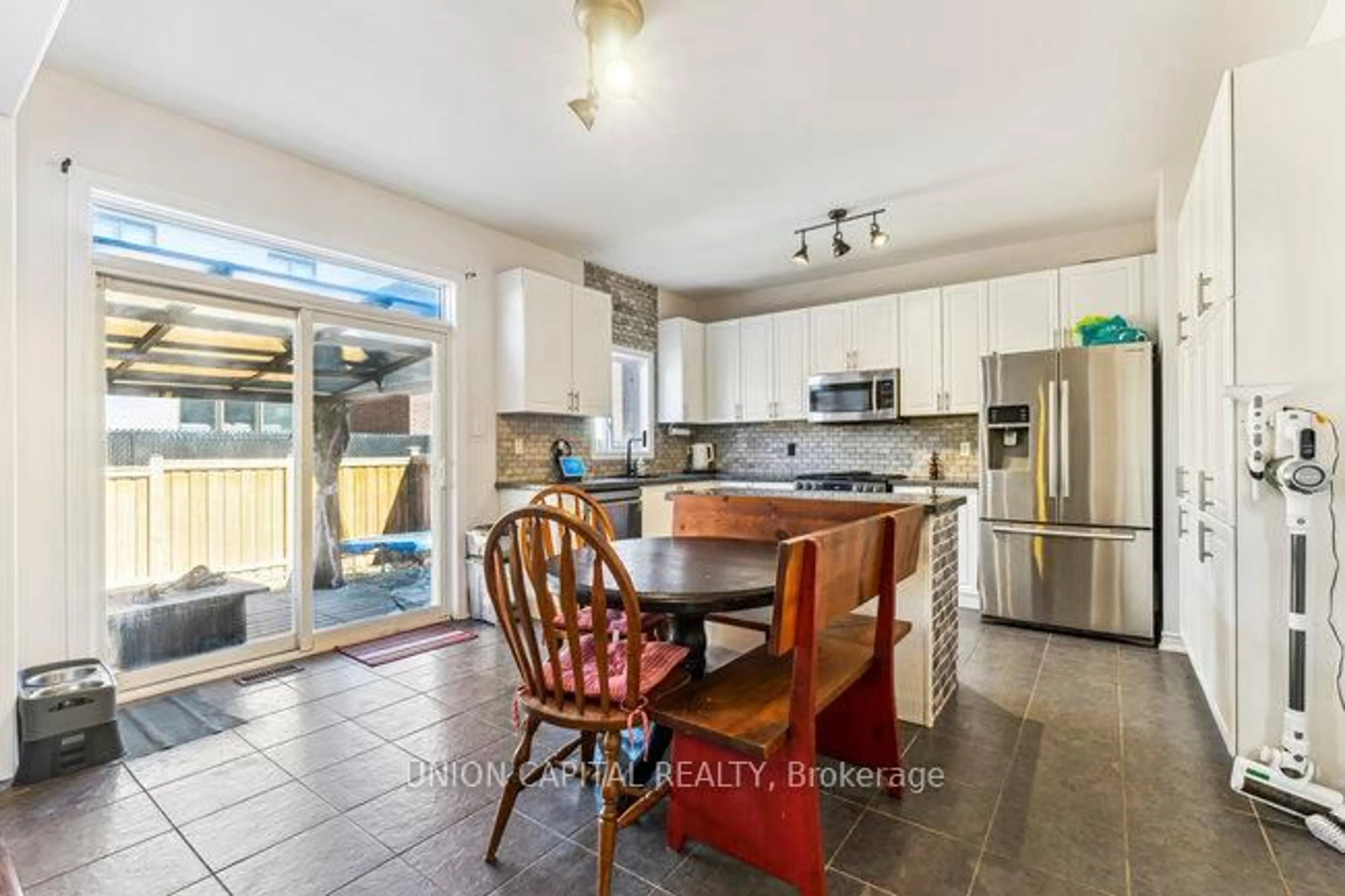 Open concept kitchen, ceramic/tile floor for 10 Bud Leggett Cres, Georgina Ontario L4P 0B7