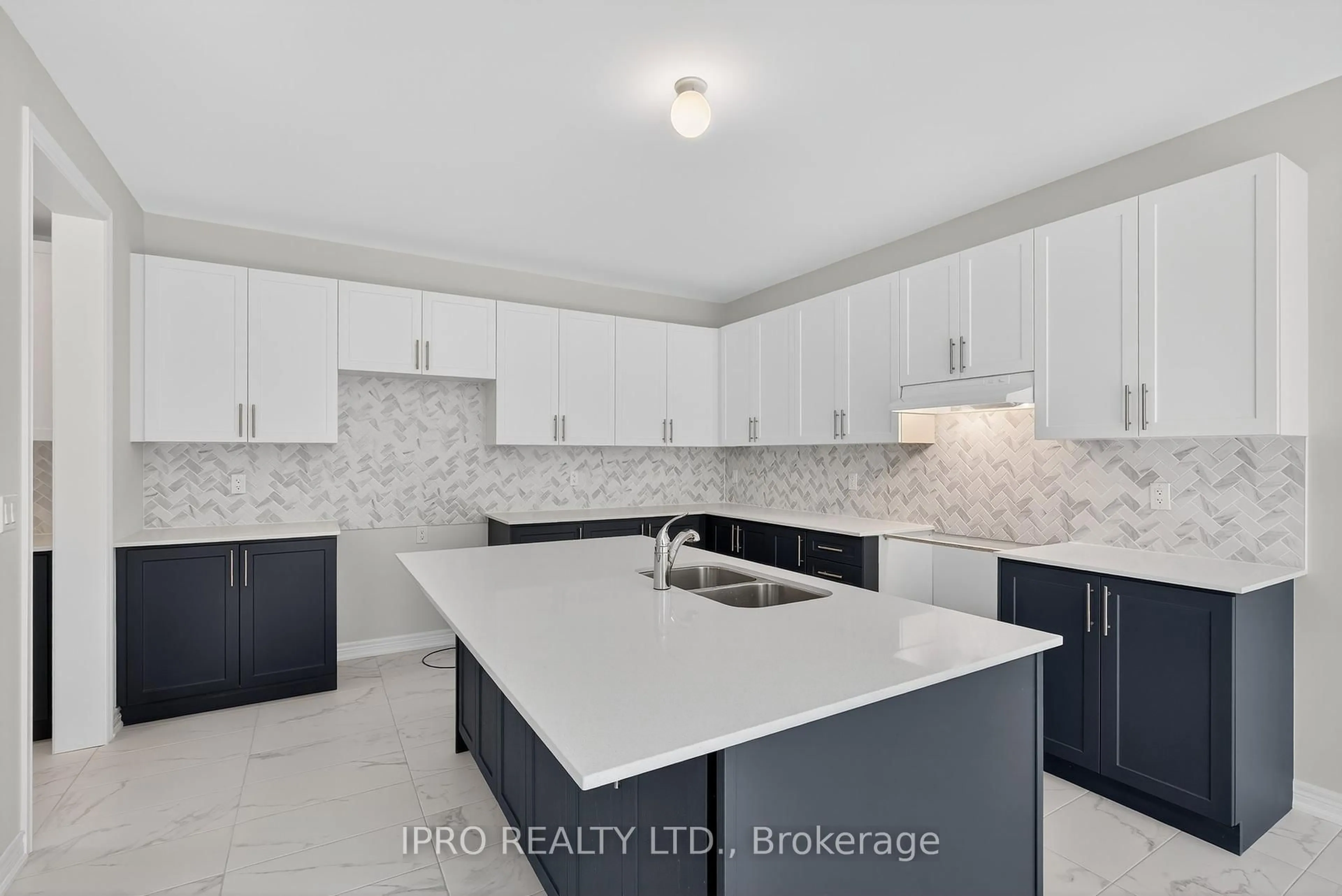 Open concept kitchen, ceramic/tile floor for 1474 David Loop Circ, Innisfil Ontario L0L 1W0