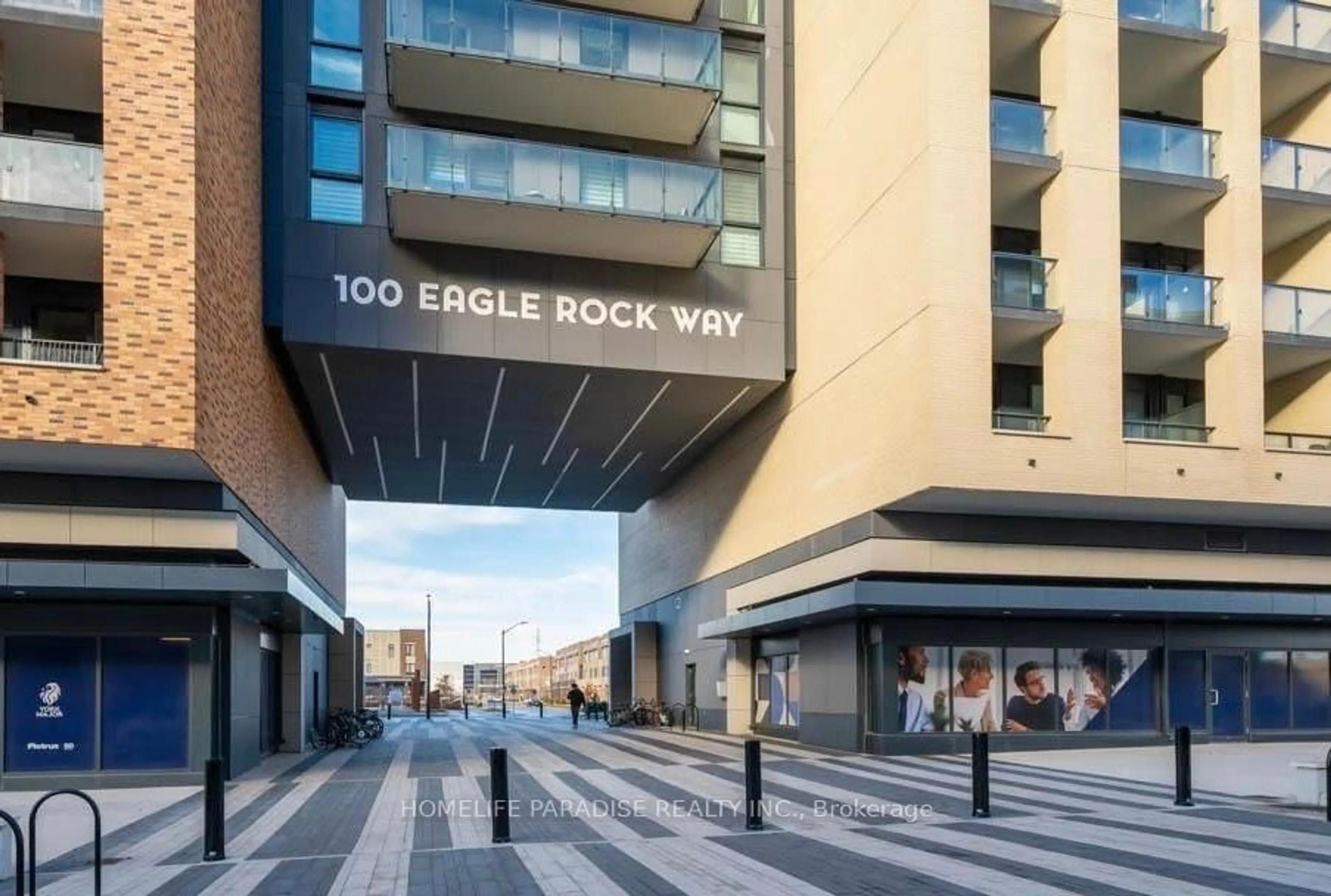 Indoor foyer for 100 Eagle Rock Way #319, Vaughan Ontario L6A 5B9